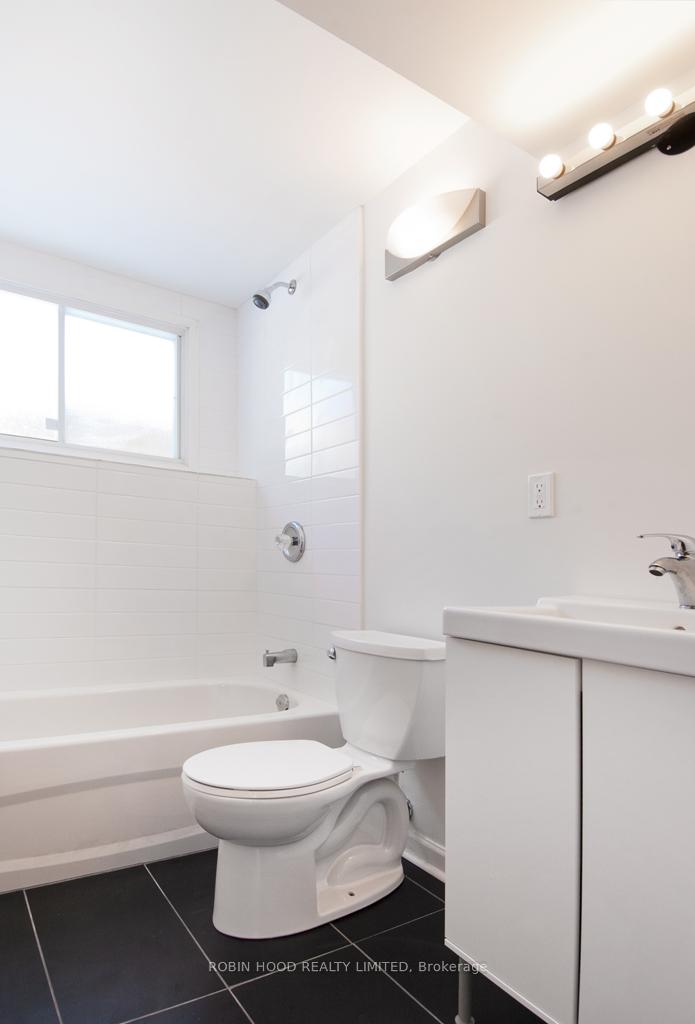 Photo 8 of Unit B, 649 Farmington Avenue, Ottawa, Riverside Park South — HOMEH