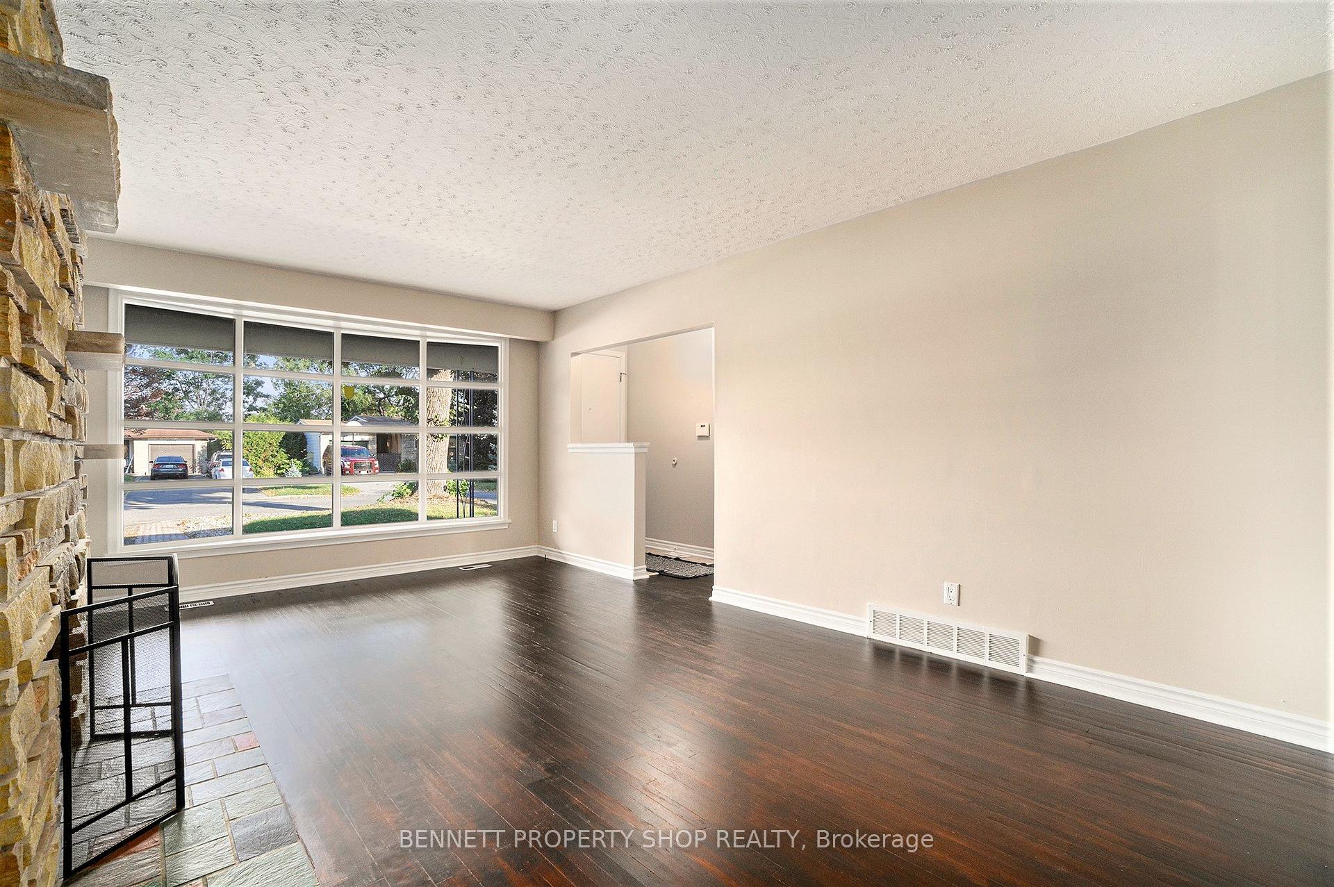 Photo 4 of 2606 Egan Road, Ottawa, Mooneys Bay/Riverside Park — HOMEH