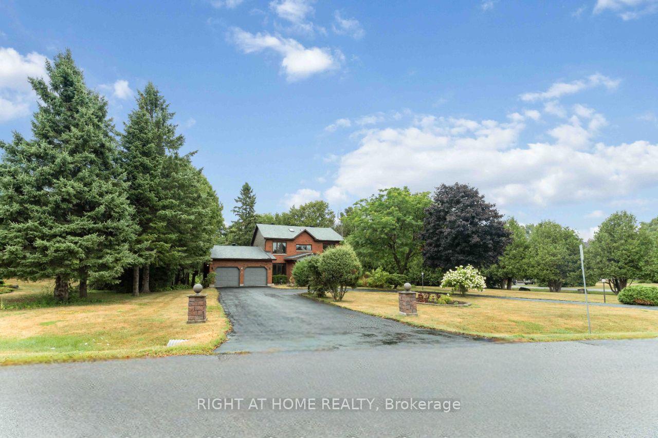 Photo 2 of 2 Muirfield Gardens, Ottawa, Cedar Hill/Orchard Estates — HOMEH