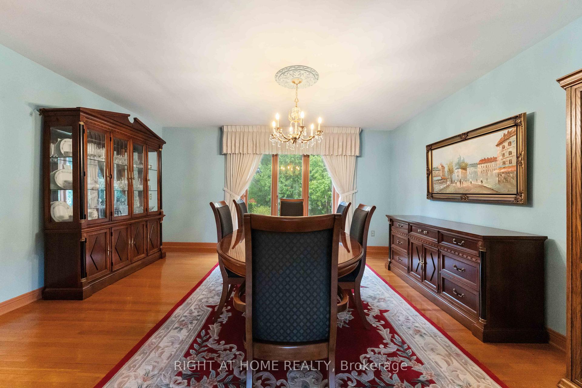 Photo 9 of 2 Muirfield Gardens, Ottawa, Cedar Hill/Orchard Estates — HOMEH