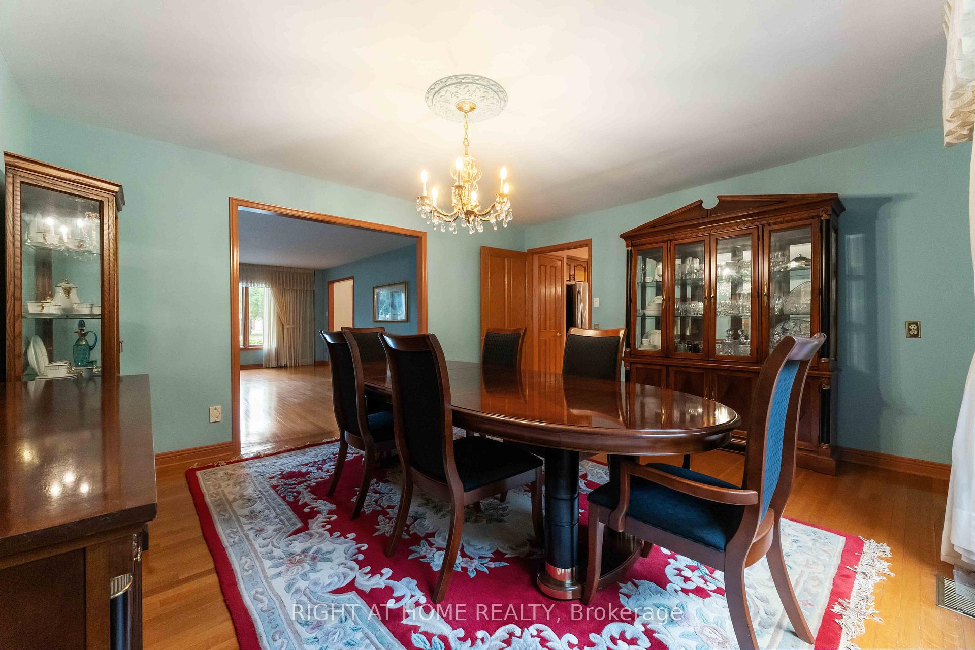 Photo 12 of 2 Muirfield Gardens, Ottawa, Cedar Hill/Orchard Estates — HOMEH