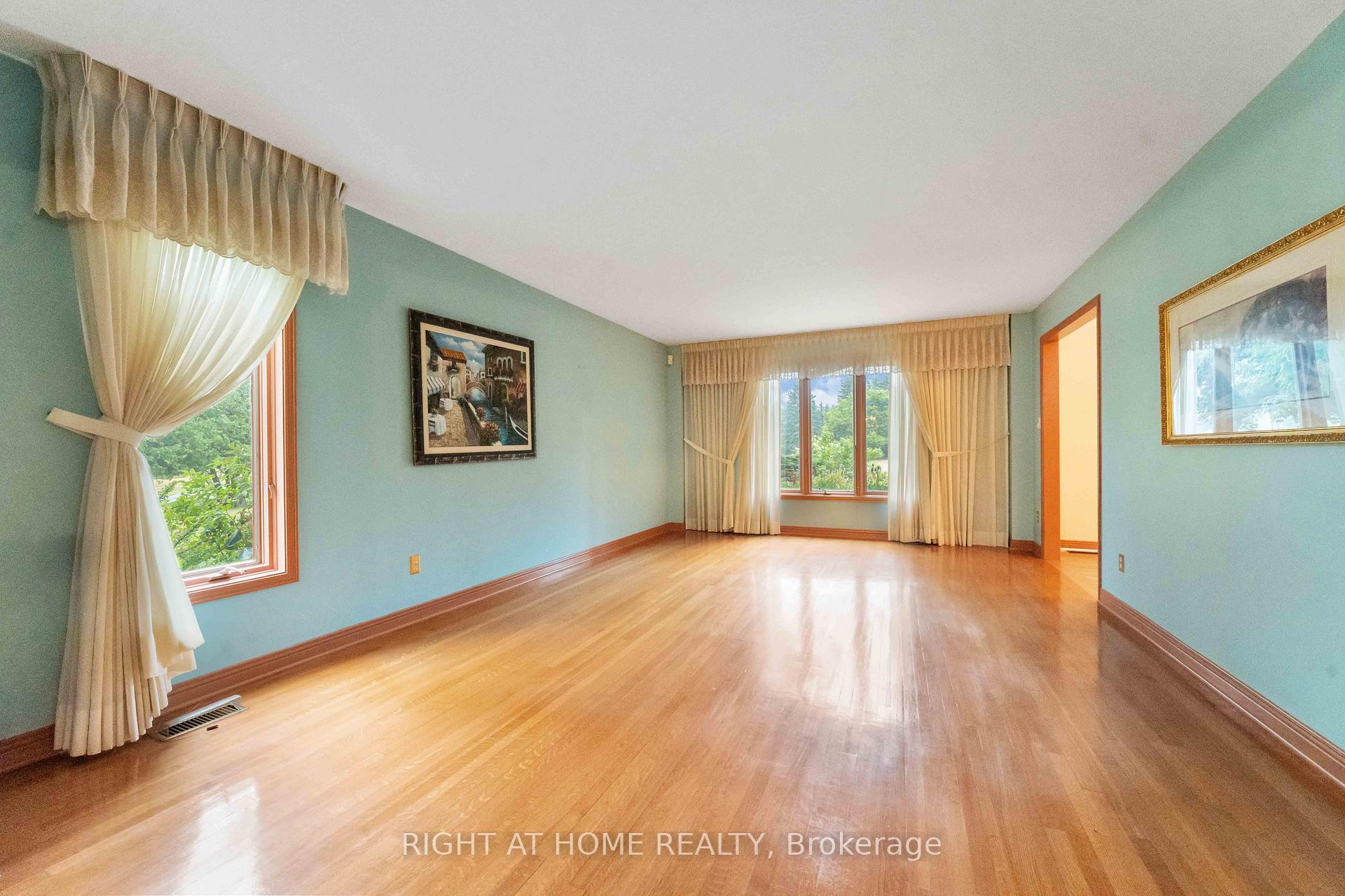 Photo 15 of 2 Muirfield Gardens, Ottawa, Cedar Hill/Orchard Estates — HOMEH