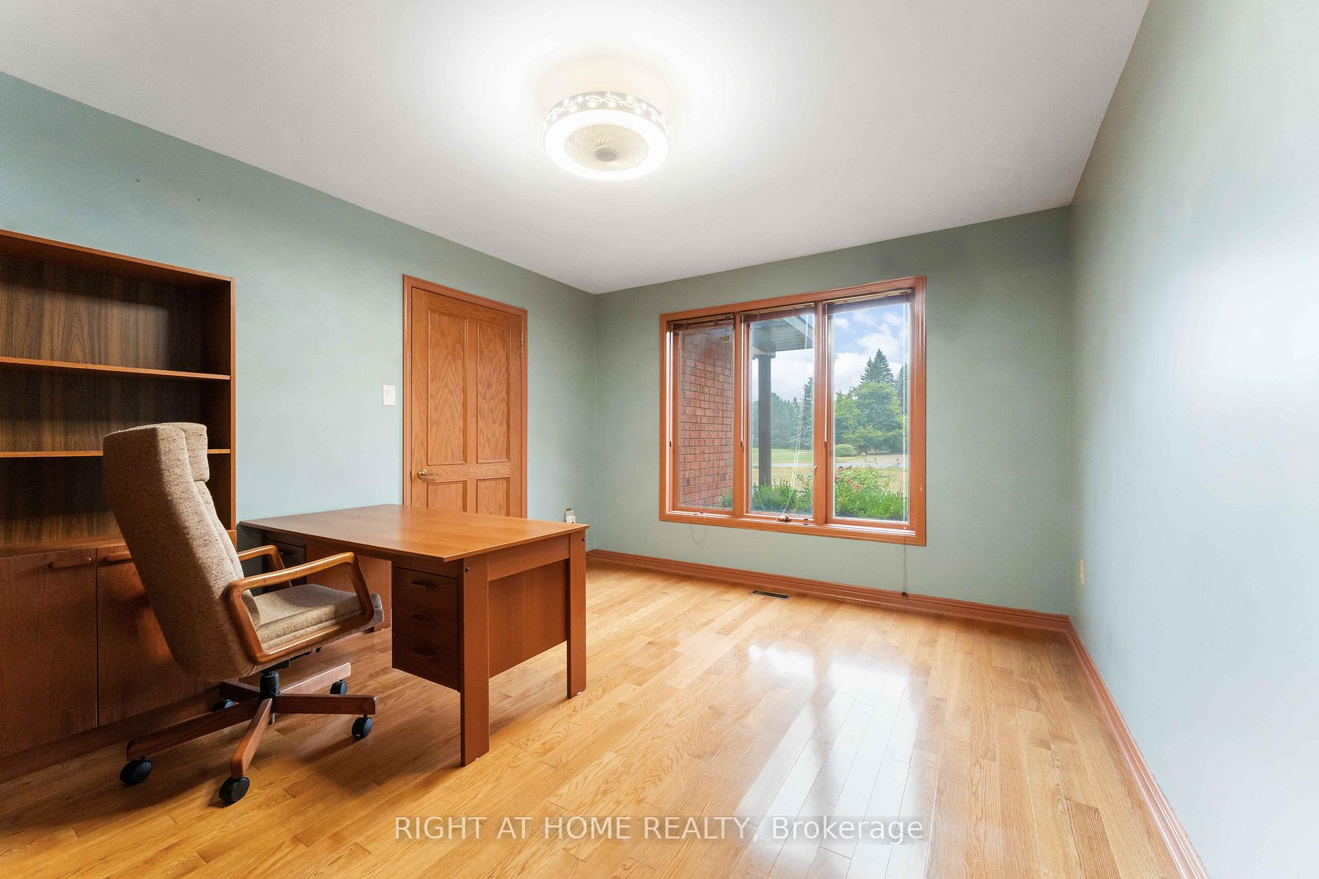 Photo 16 of 2 Muirfield Gardens, Ottawa, Cedar Hill/Orchard Estates — HOMEH