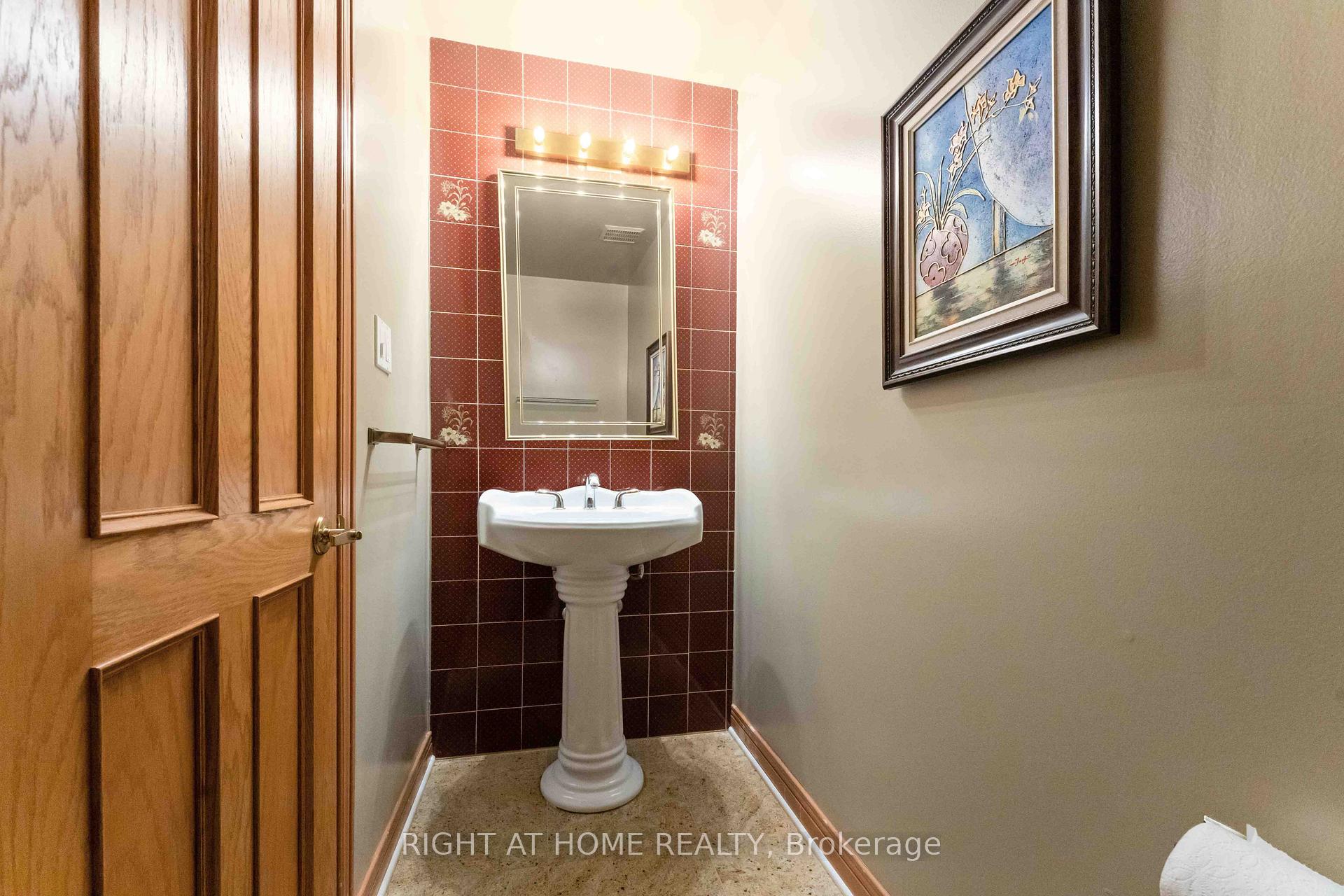Photo 18 of 2 Muirfield Gardens, Ottawa, Cedar Hill/Orchard Estates — HOMEH