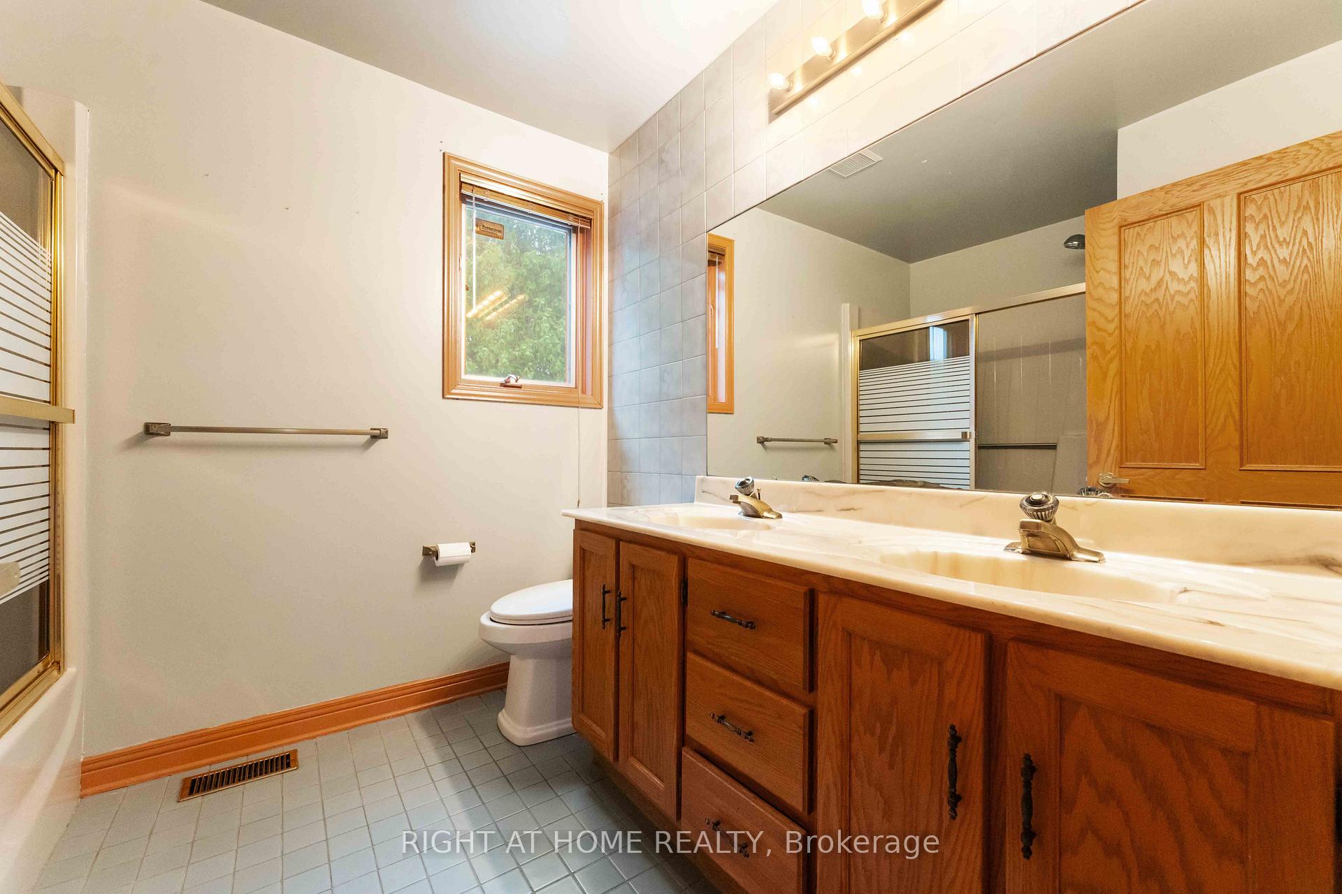 Photo 14 of 2 Muirfield Gardens, Ottawa, Cedar Hill/Orchard Estates — HOMEH