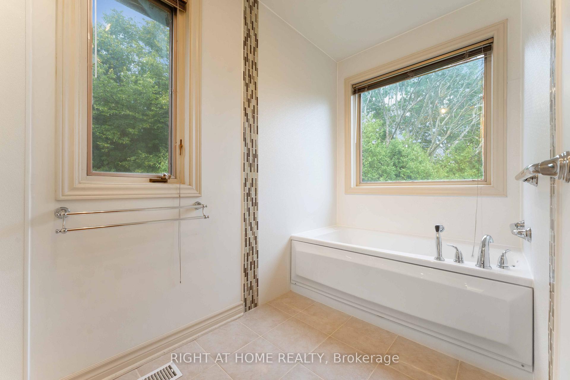 Photo 34 of 2 Muirfield Gardens, Ottawa, Cedar Hill/Orchard Estates — HOMEH