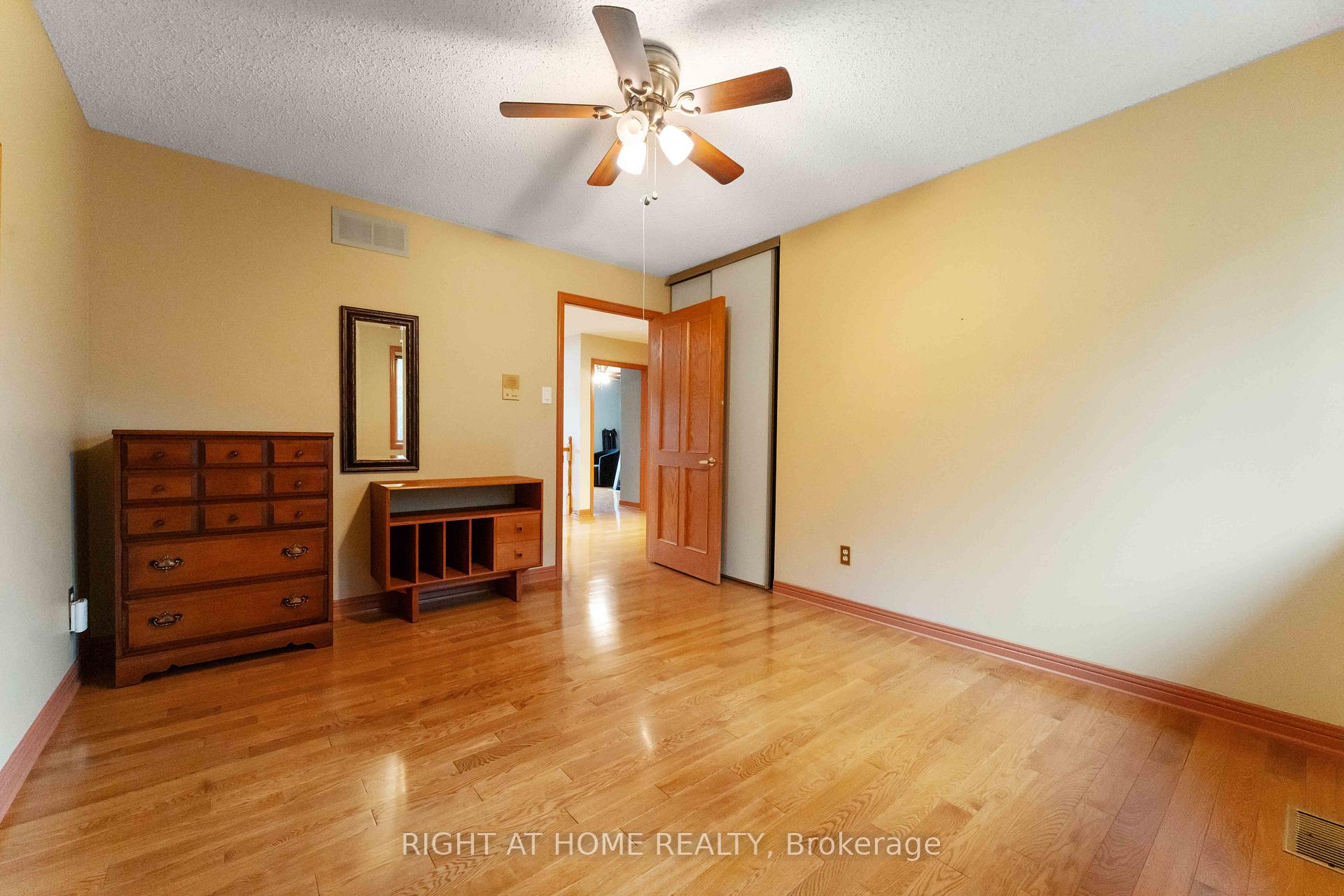 Photo 29 of 2 Muirfield Gardens, Ottawa, Cedar Hill/Orchard Estates — HOMEH