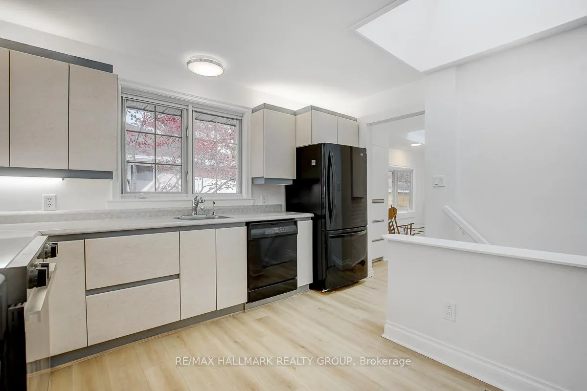 Photo 8 of 13 Dunham Street, Ottawa, Cardinal Heights — HOMEH