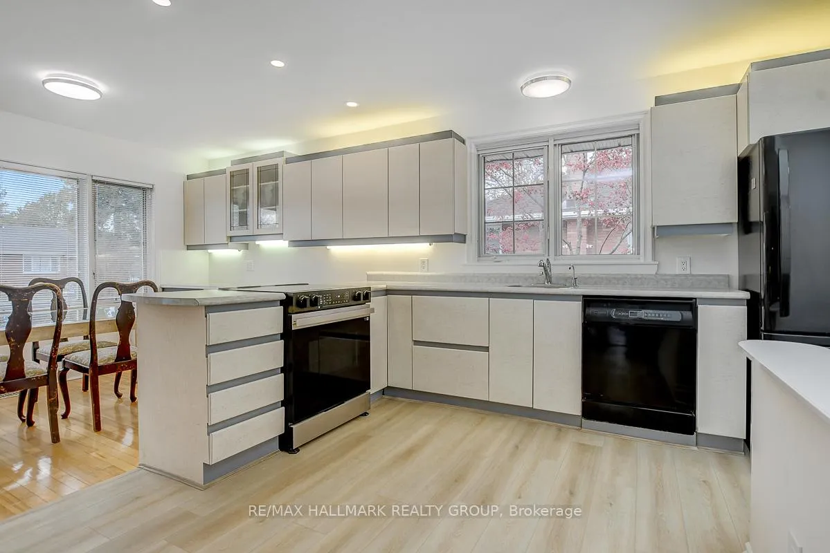 Photo 10 of 13 Dunham Street, Ottawa, Cardinal Heights — HOMEH