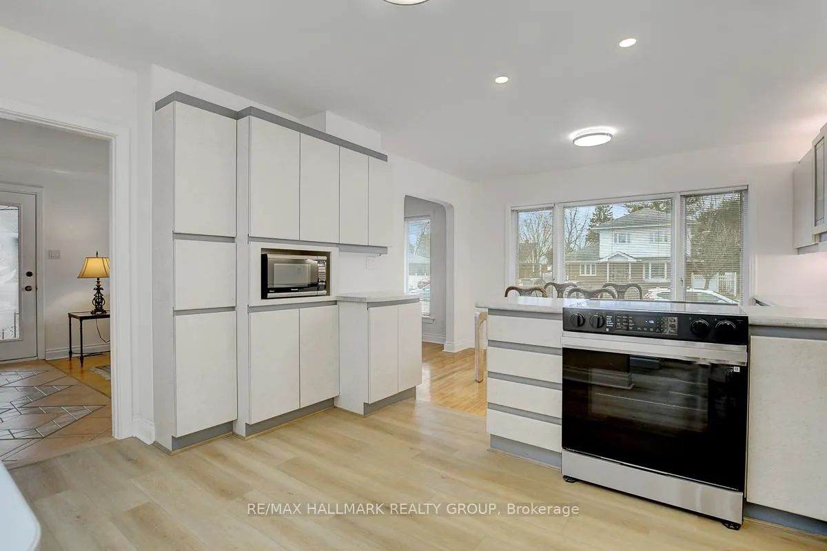 Photo 11 of 13 Dunham Street, Ottawa, Cardinal Heights — HOMEH