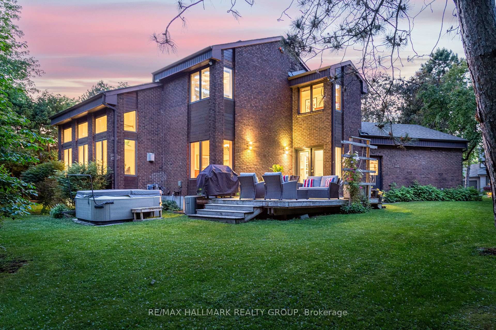 Photo 2 of 4790 Massey Lane, Ottawa, Rothwell Heights — HOMEH