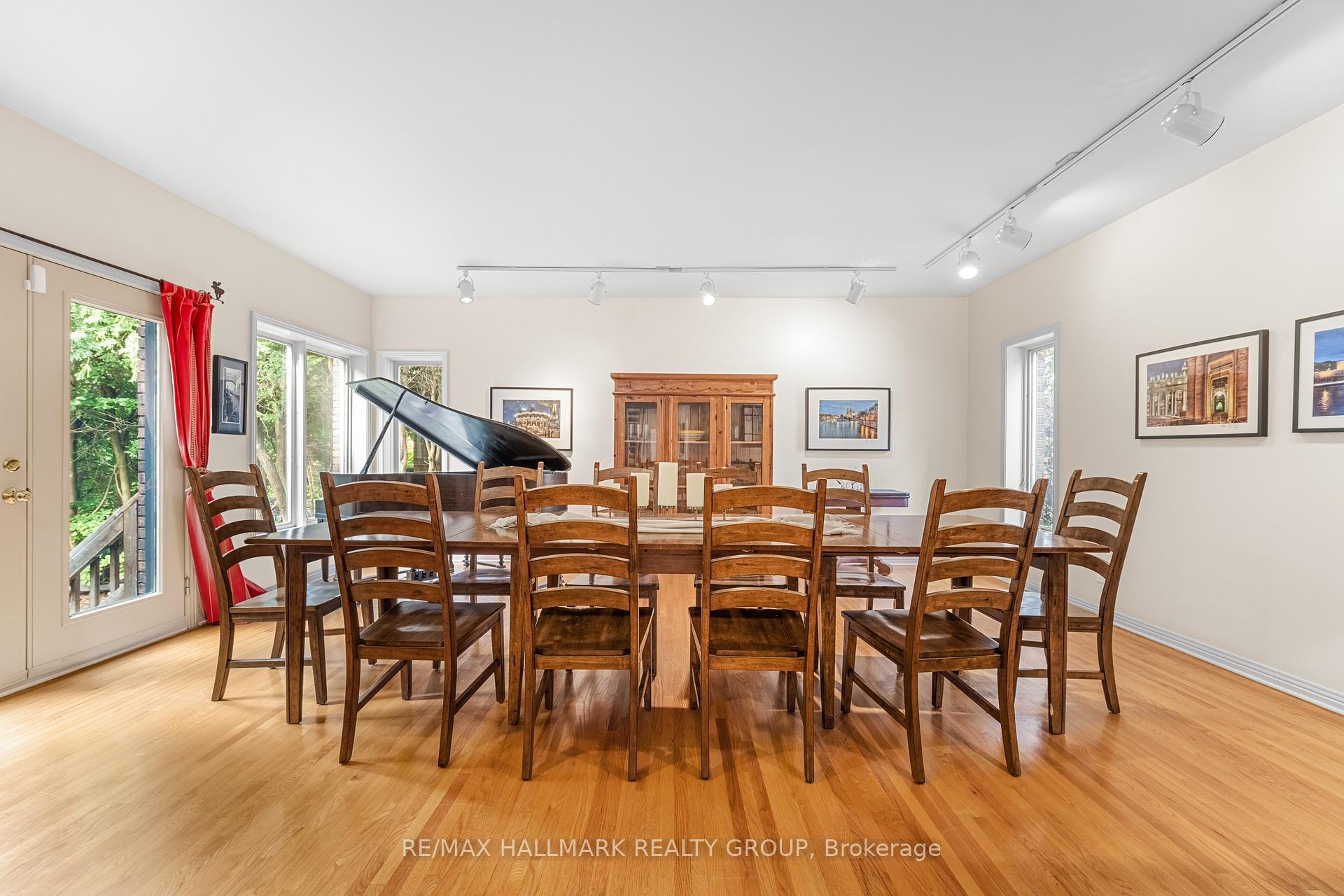 Photo 8 of 4790 Massey Lane, Ottawa, Rothwell Heights — HOMEH