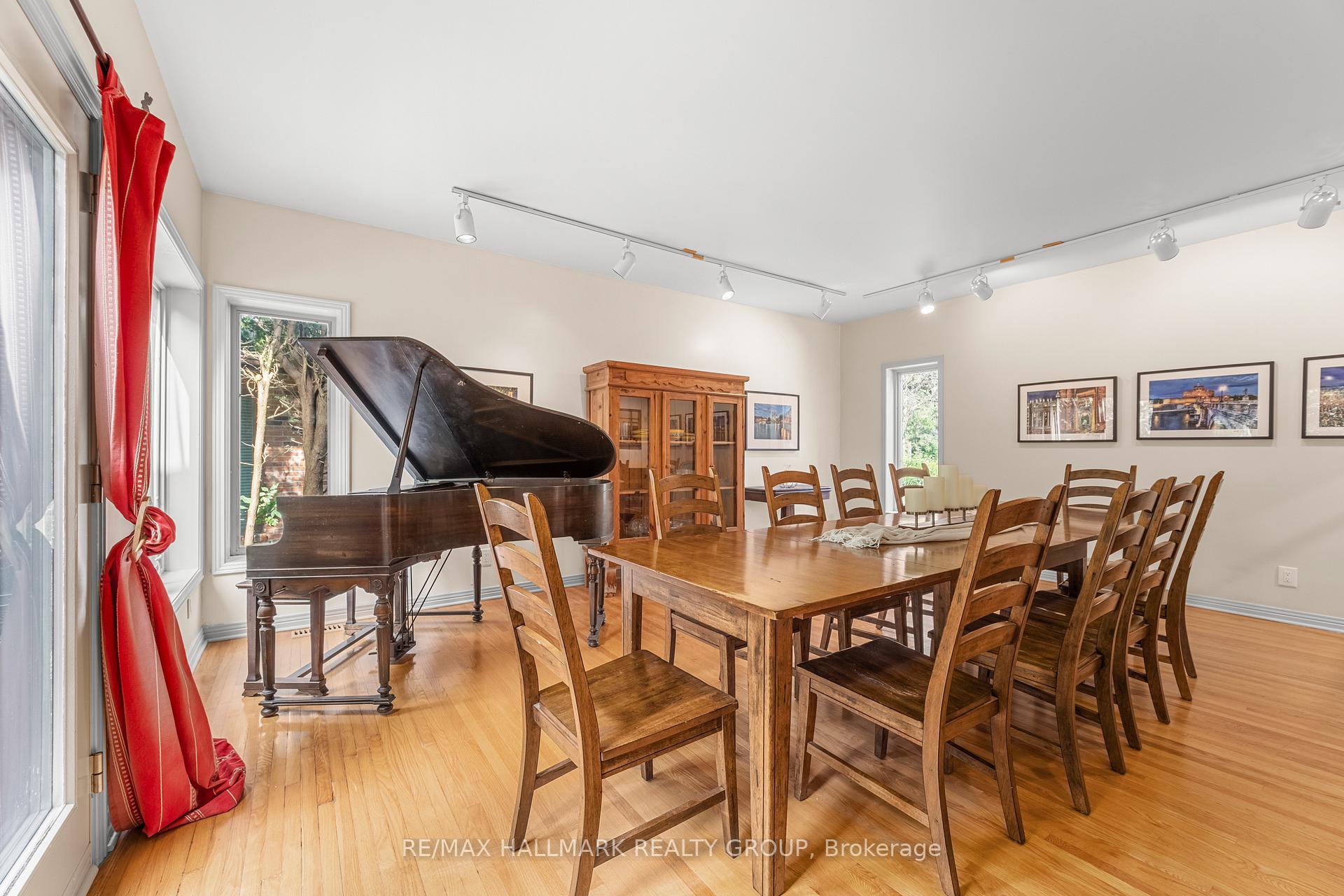 Photo 9 of 4790 Massey Lane, Ottawa, Rothwell Heights — HOMEH
