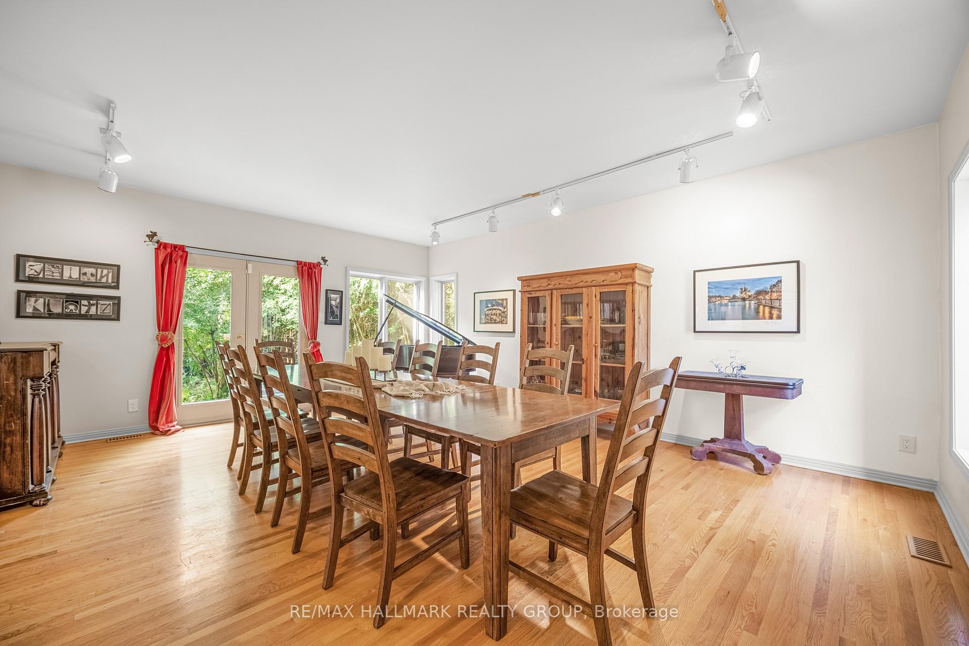 Photo 17 of 4790 Massey Lane, Ottawa, Rothwell Heights — HOMEH