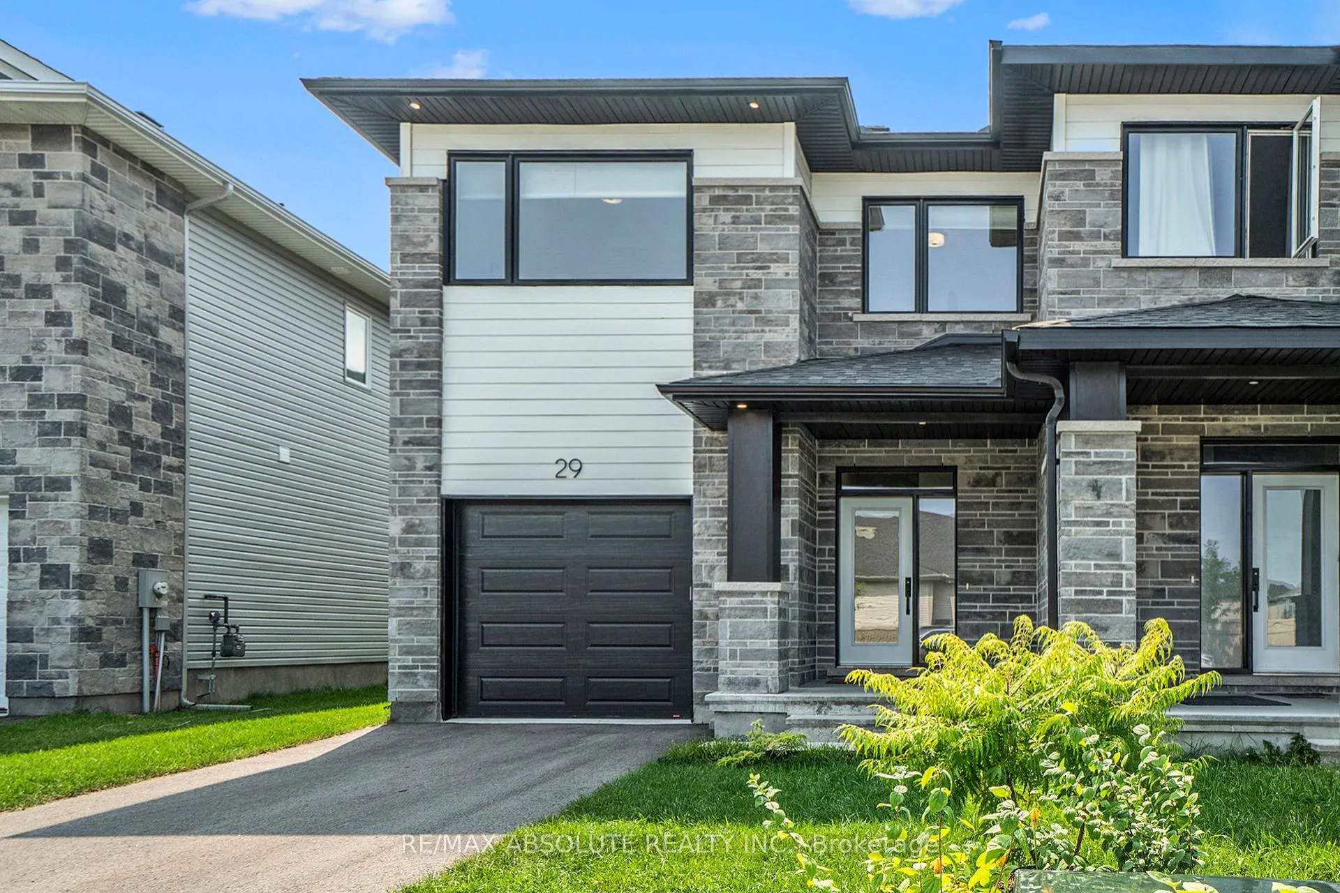 Photo 1 of 29 Mac Beattie Drive S, Arnprior — HOMEH