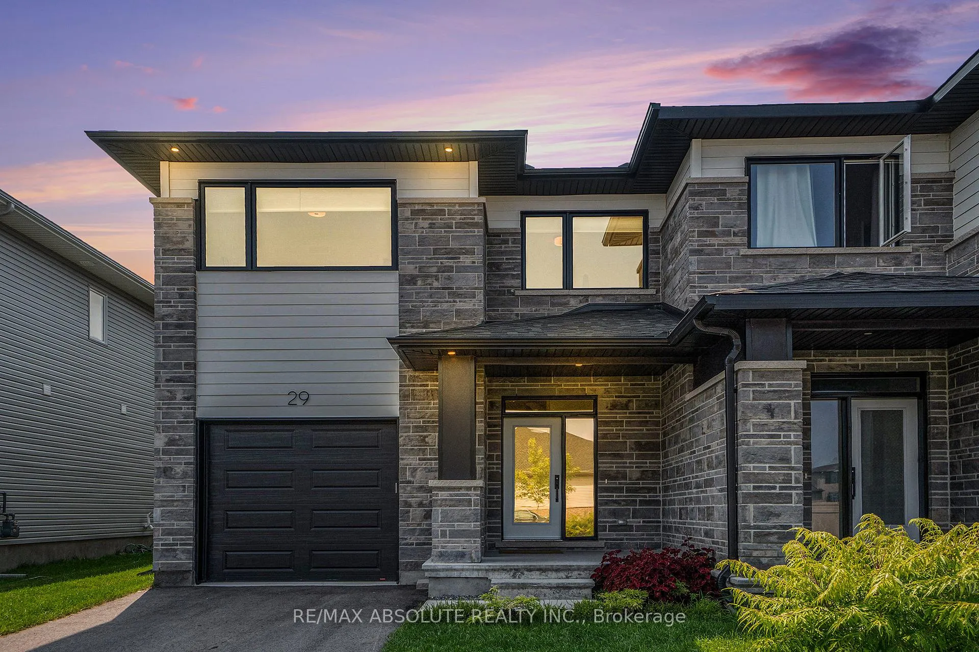 Photo 2 of 29 Mac Beattie Drive S, Arnprior — HOMEH