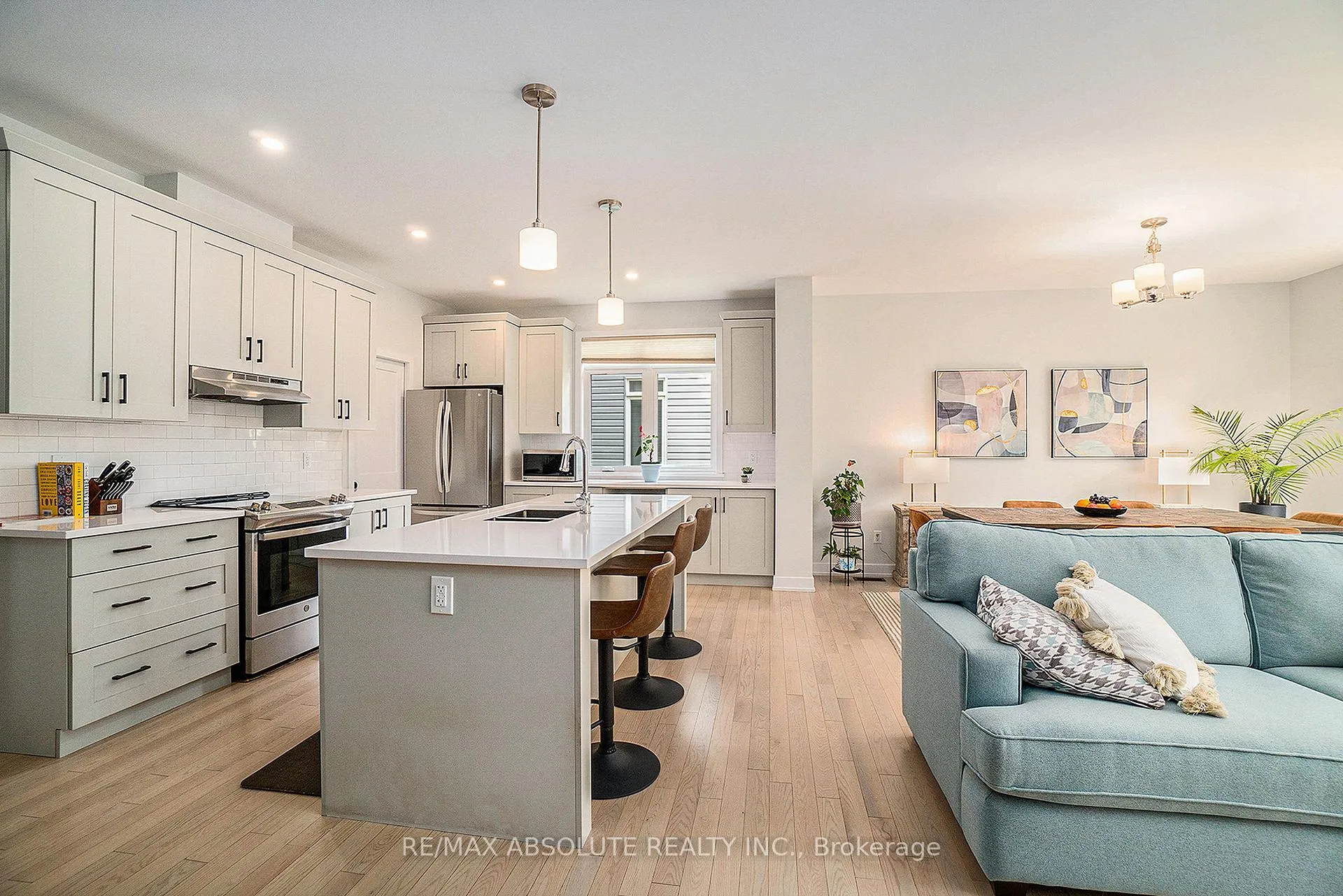 Photo 4 of 29 Mac Beattie Drive S, Arnprior — HOMEH