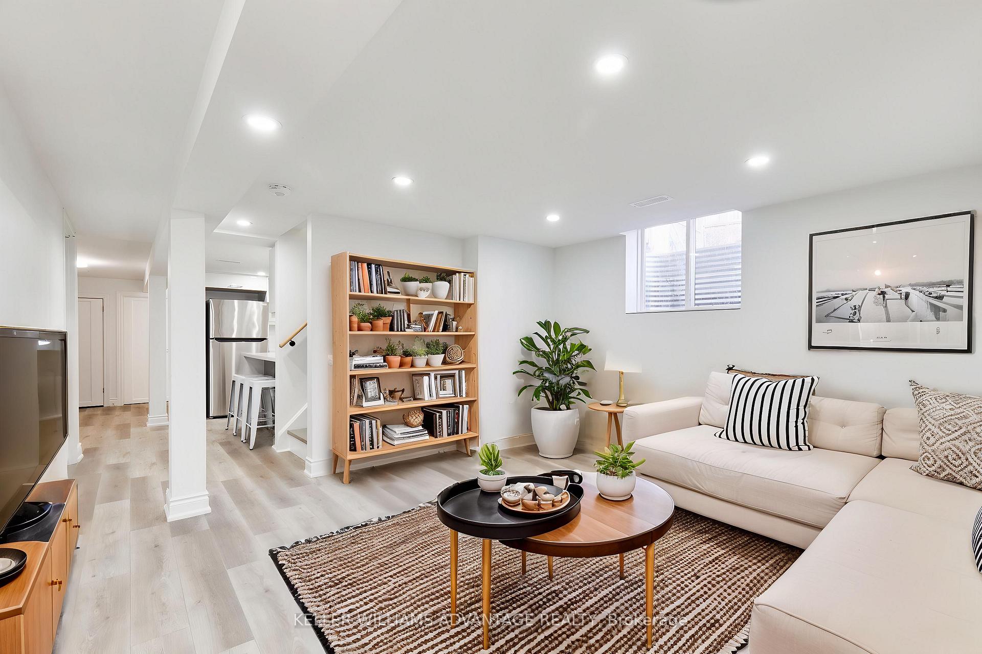 Front of Unit Unit B, 23 Parsell Square