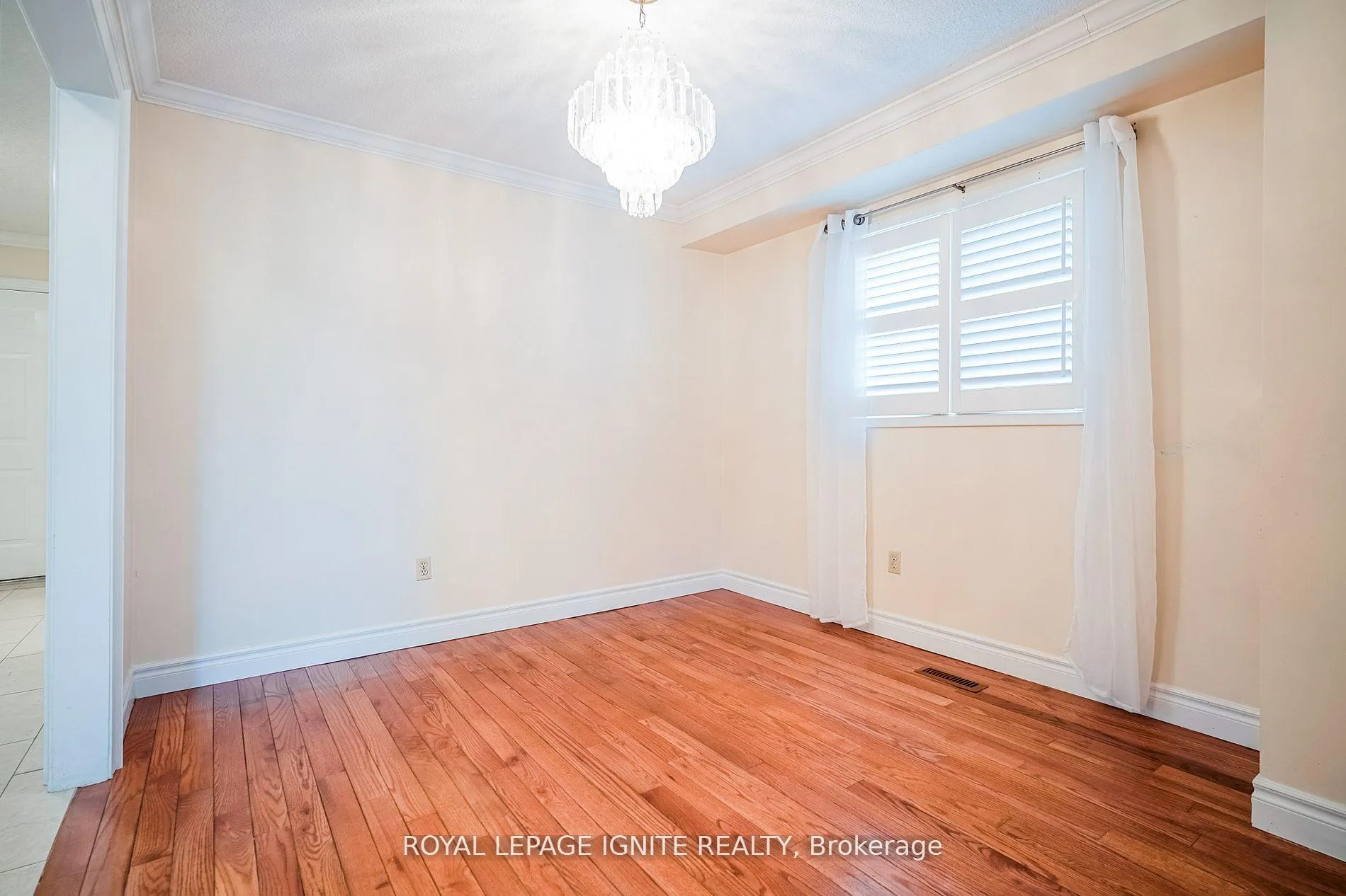 Photo 8 of Unit Main, 265 Wright Crescent, Ajax, Central — HOMEH