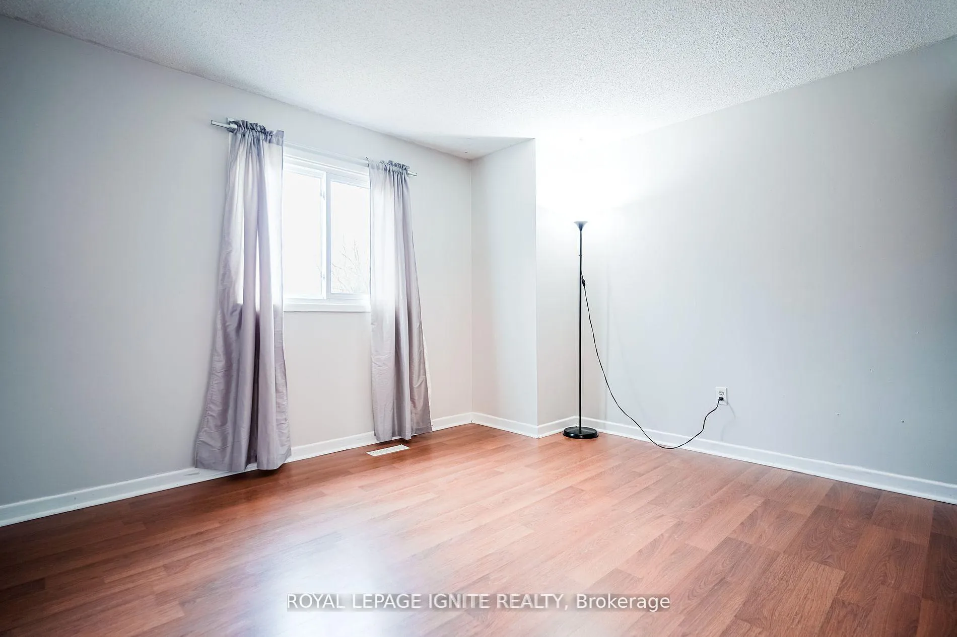 Photo 26 of Unit Main, 265 Wright Crescent, Ajax, Central — HOMEH