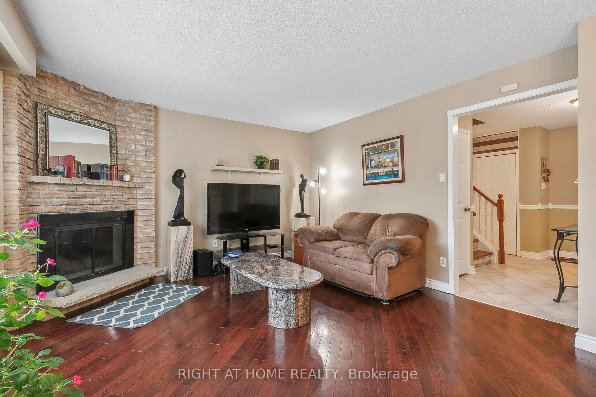 Photo 3 of 258 Braymore Boulevard, Scarborough, Rouge — HOMEH