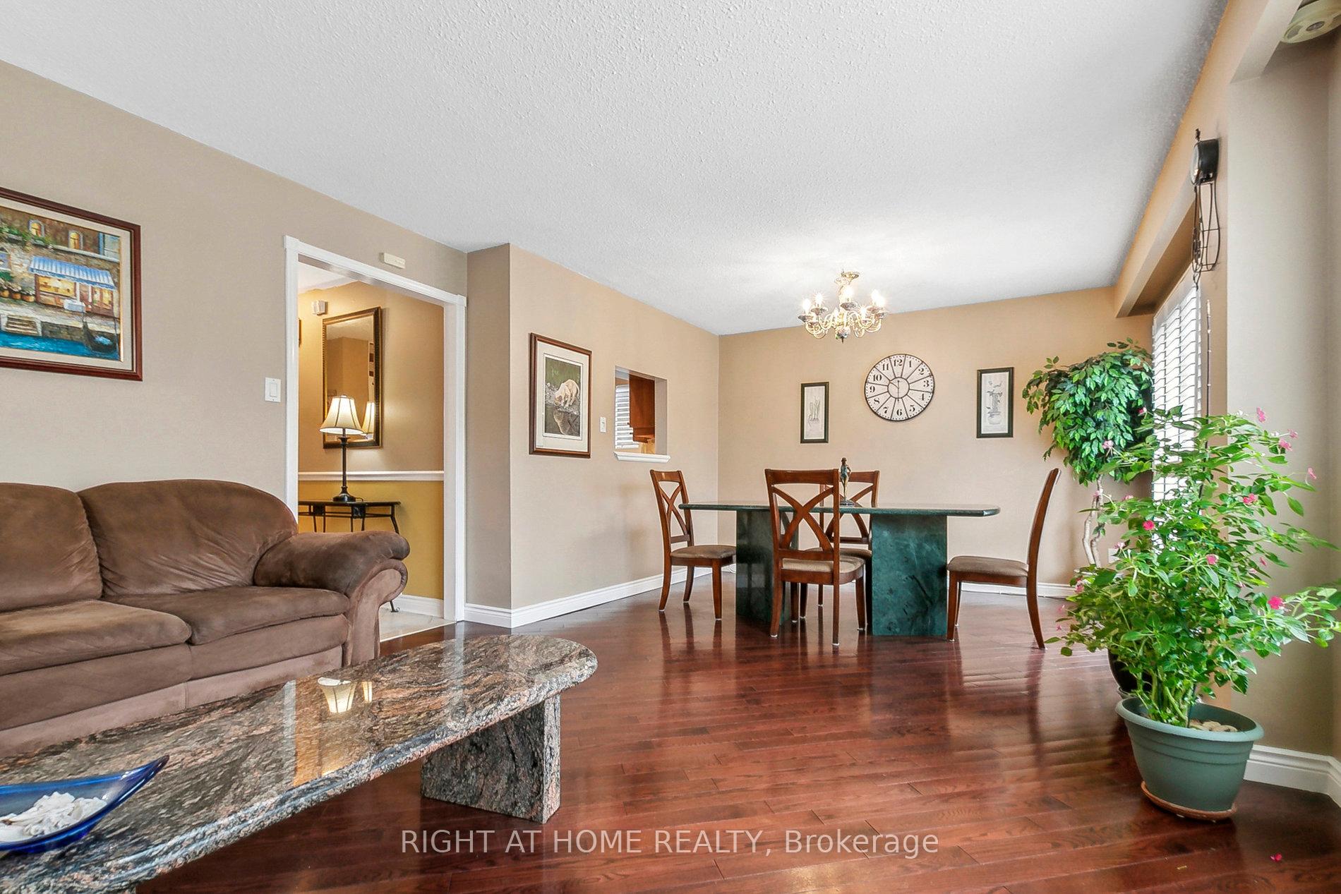 Photo 5 of 258 Braymore Boulevard, Scarborough, Rouge — HOMEH