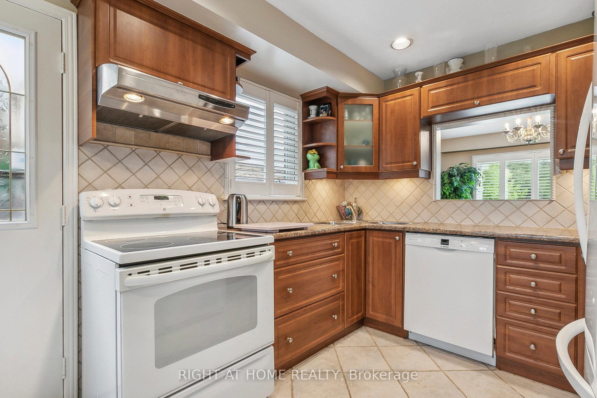 Photo 7 of 258 Braymore Boulevard, Scarborough, Rouge — HOMEH