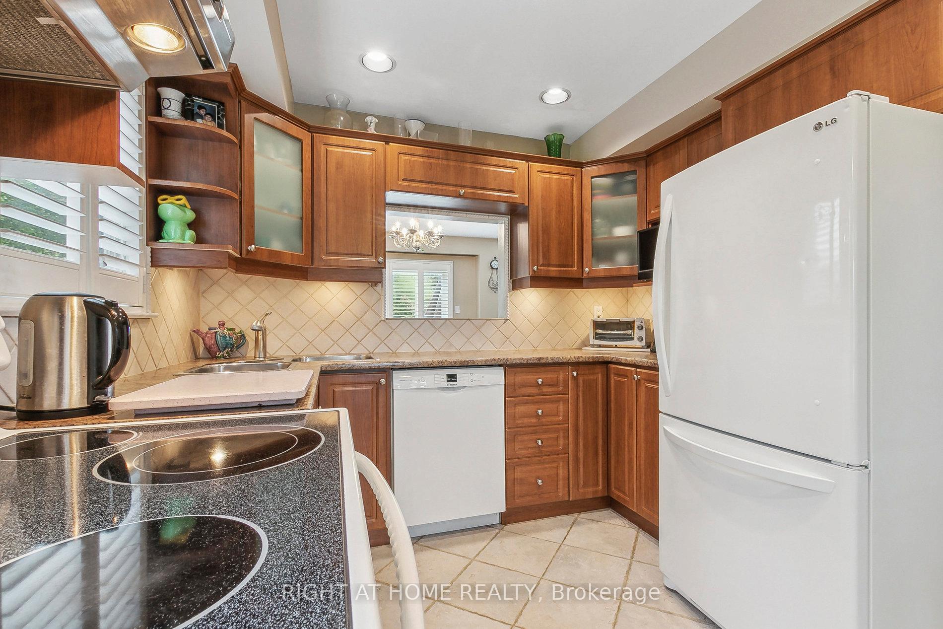 Photo 8 of 258 Braymore Boulevard, Scarborough, Rouge — HOMEH