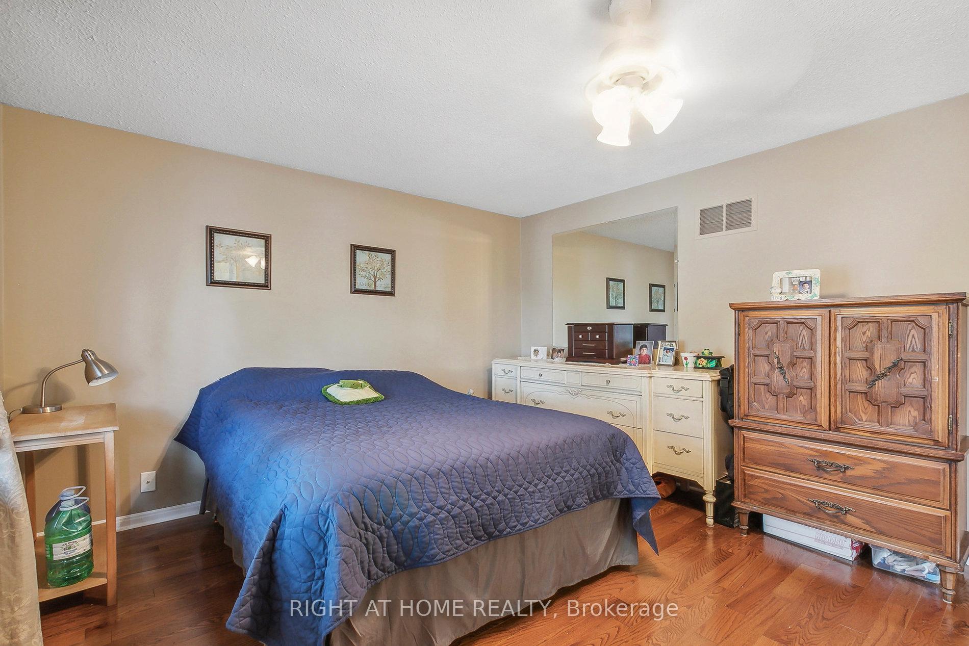 Photo 13 of 258 Braymore Boulevard, Scarborough, Rouge — HOMEH