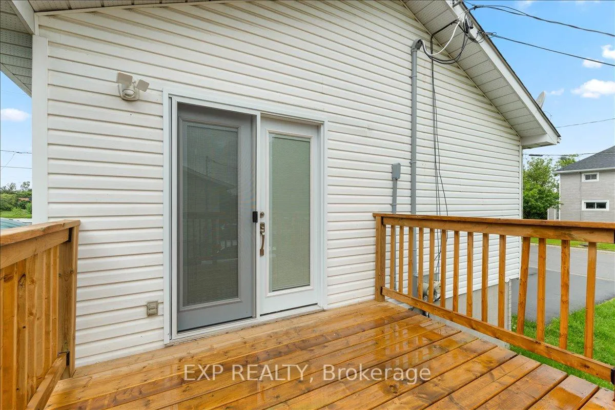 Photo 3 of Unit Upper, 3 Clifford Street, Belleville, Belleville Ward — HOMEH