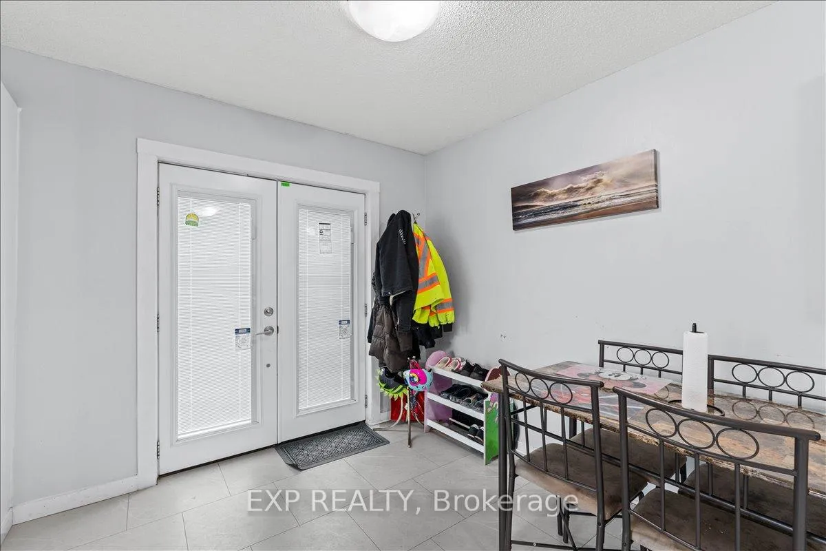 Photo 4 of Unit Upper, 3 Clifford Street, Belleville, Belleville Ward — HOMEH