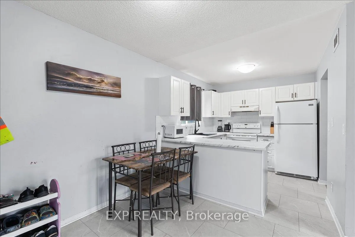 Photo 6 of Unit Upper, 3 Clifford Street, Belleville, Belleville Ward — HOMEH
