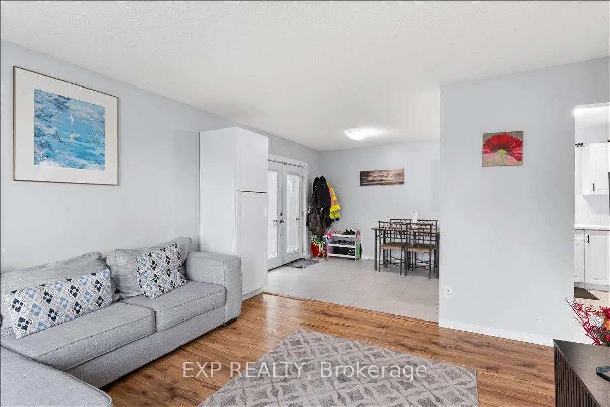 Photo 10 of Unit Upper, 3 Clifford Street, Belleville, Belleville Ward — HOMEH