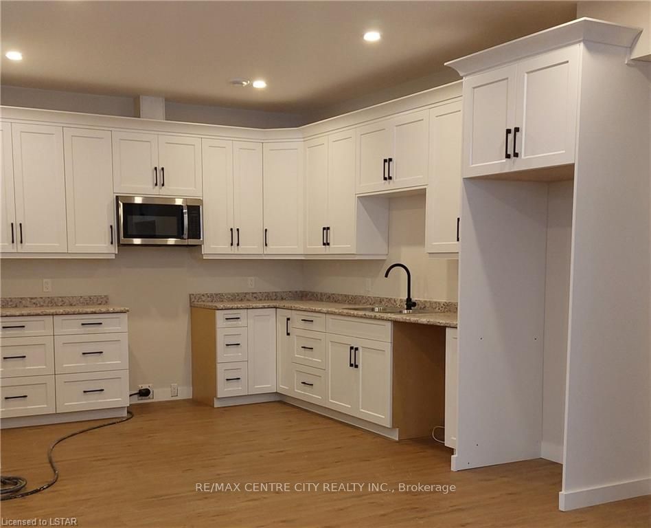 Photo 6 of Unit A - Lower, 9 Oak Street, Bayham, Vienna — HOMEH