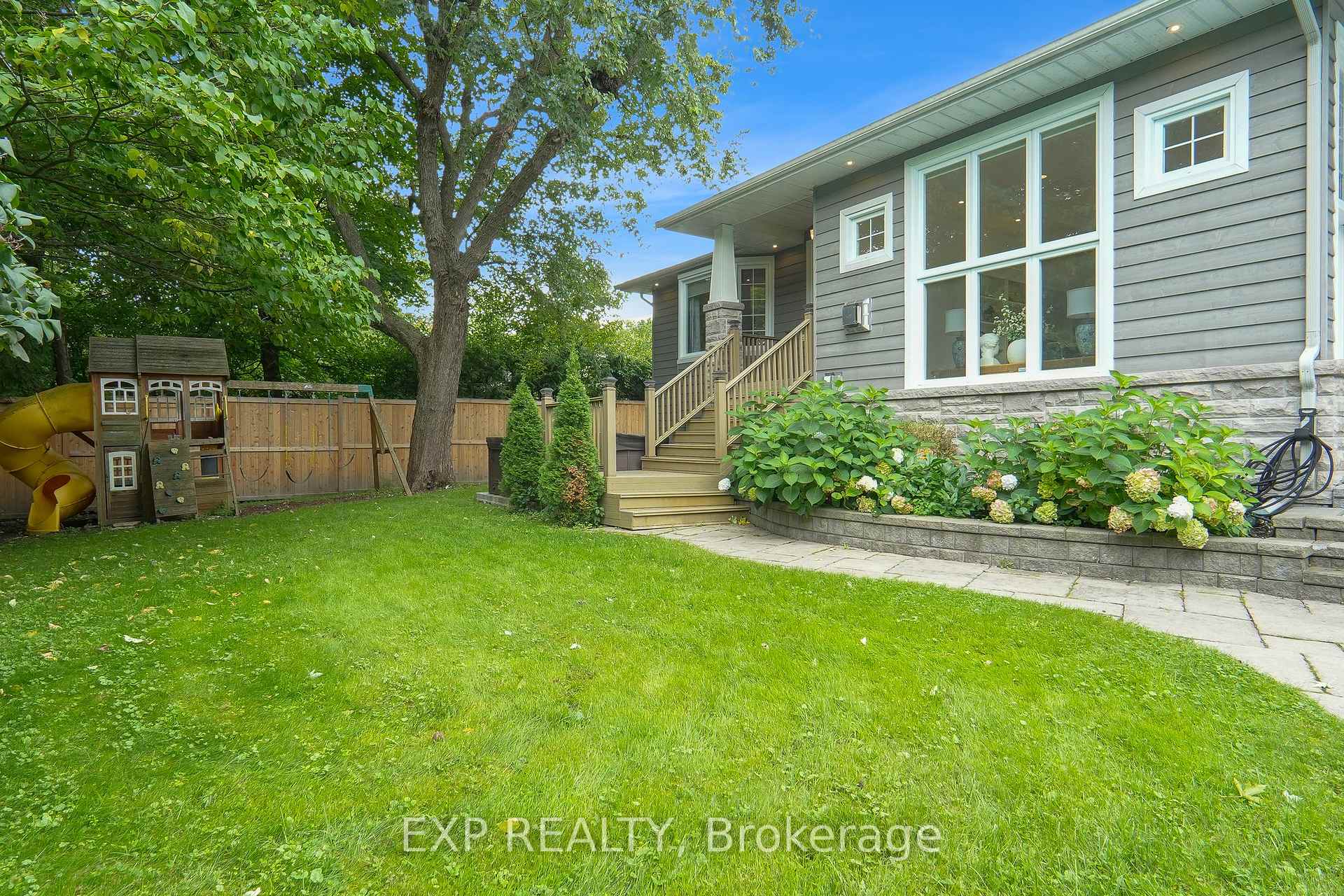 Photo 33 of 72 Delong Drive, Ottawa, Rothwell Heights — HOMEH