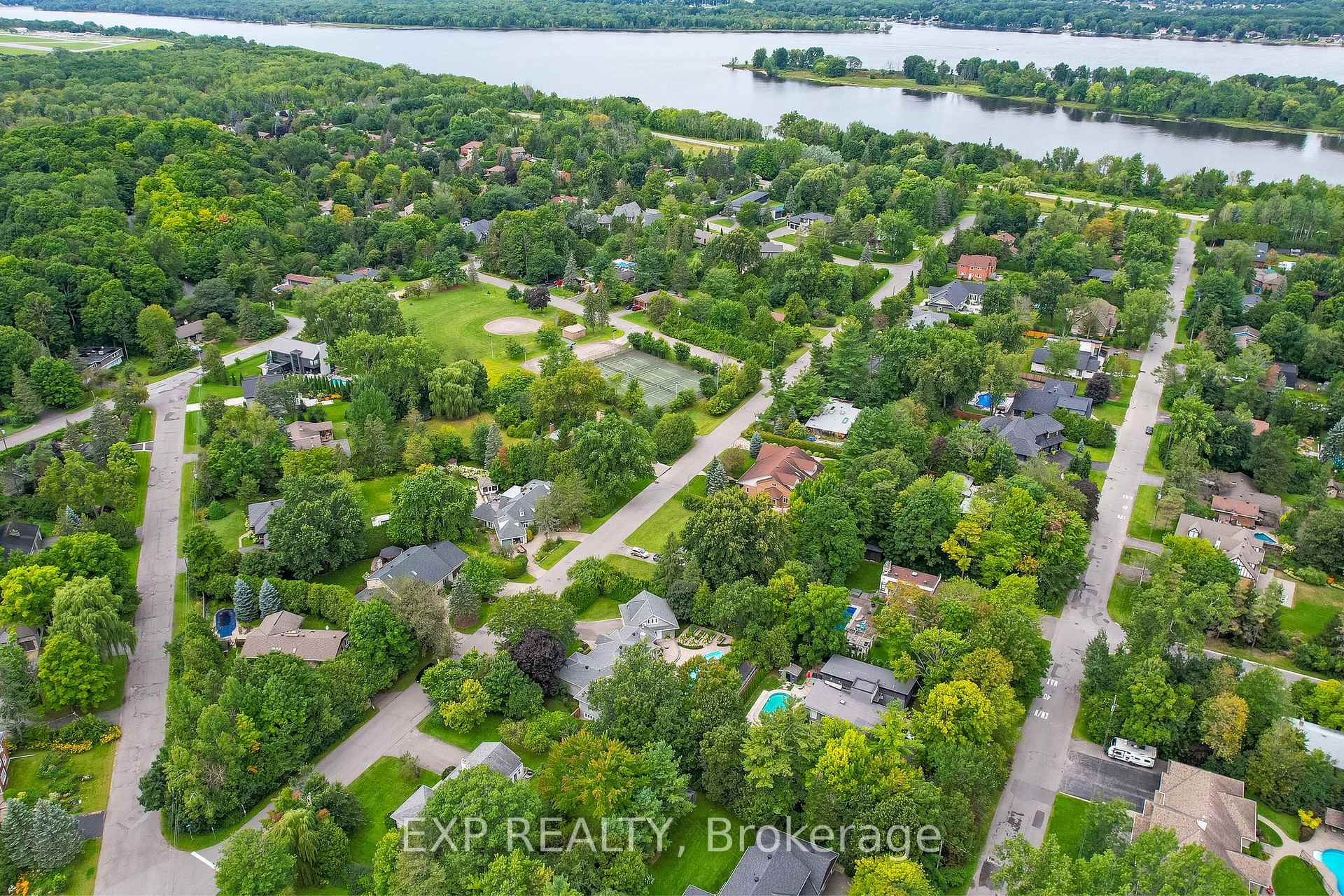 Photo 32 of 72 Delong Drive, Ottawa, Rothwell Heights — HOMEH