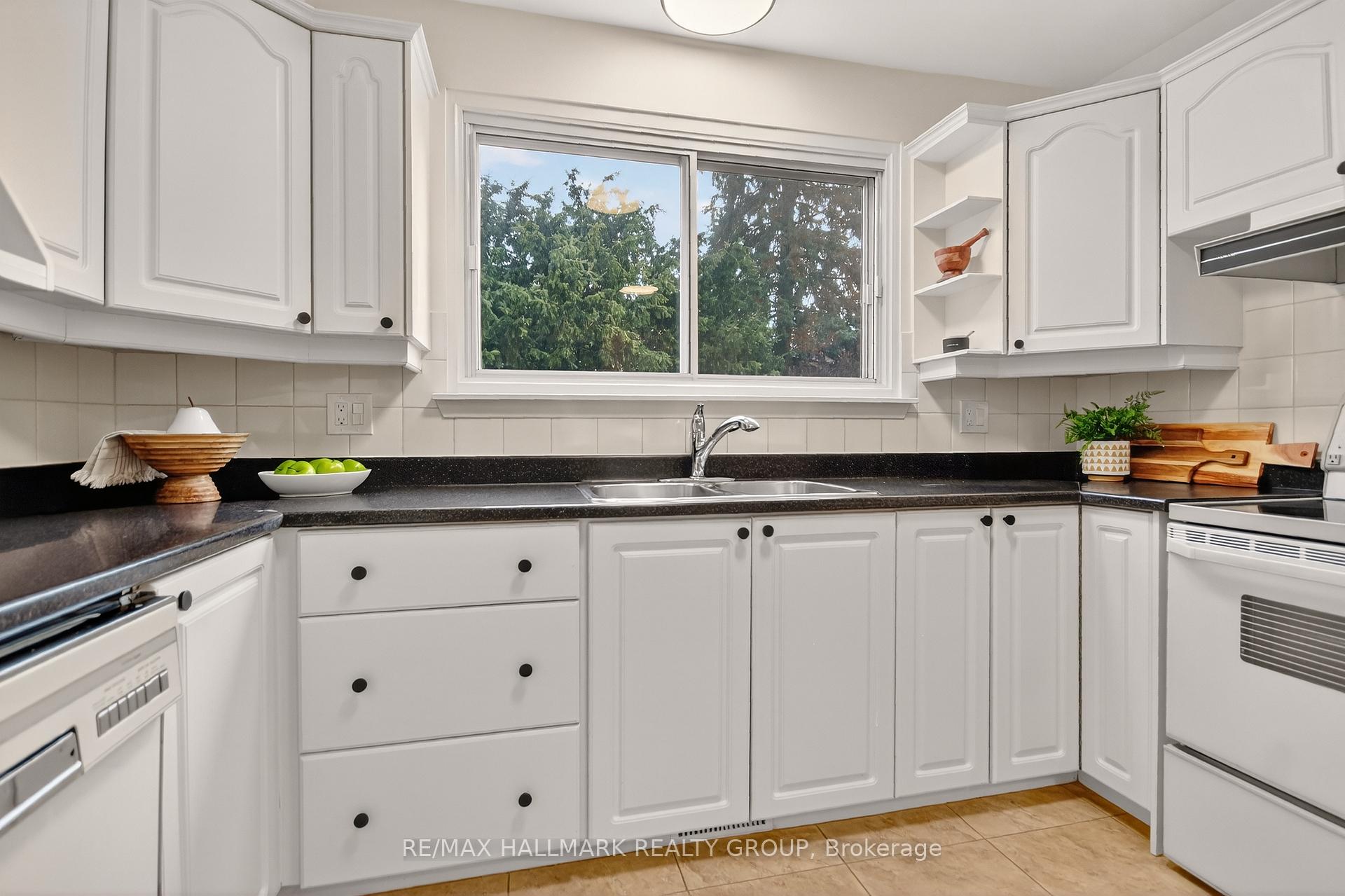 Photo 16 of 89 Westpark Drive, Ottawa, Blackburn Hamlet — HOMEH