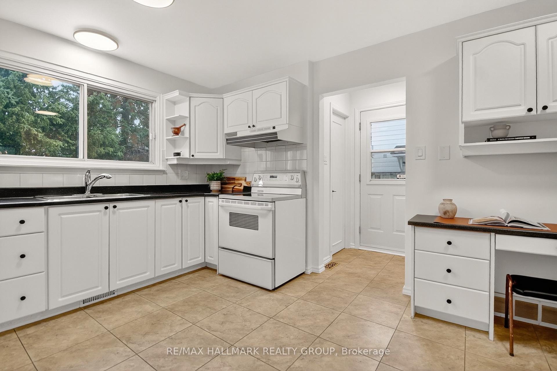 Photo 17 of 89 Westpark Drive, Ottawa, Blackburn Hamlet — HOMEH