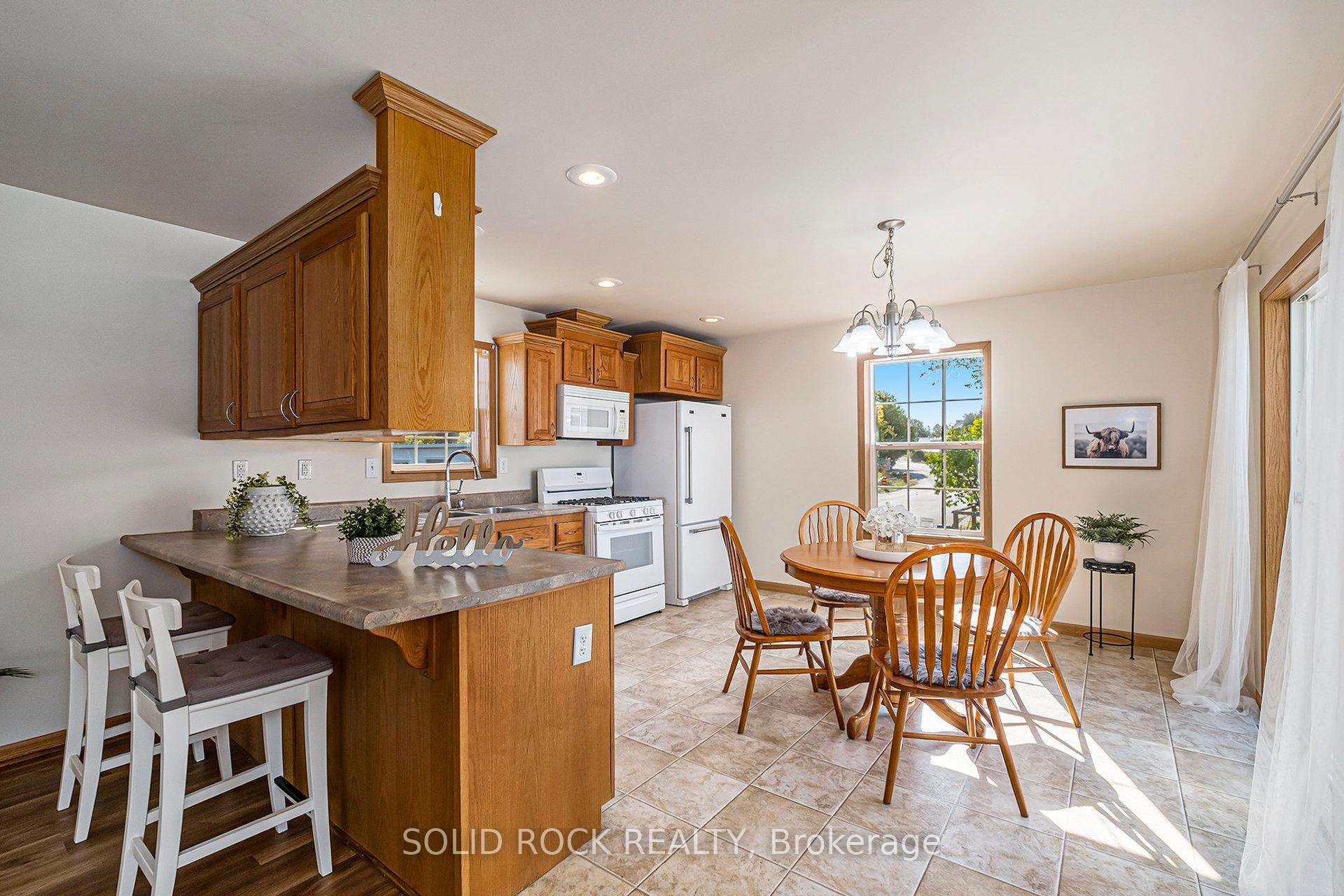 Photo 11 of 65 Vanier Road, Ottawa, Bellwood - Industrial Park — HOMEH
