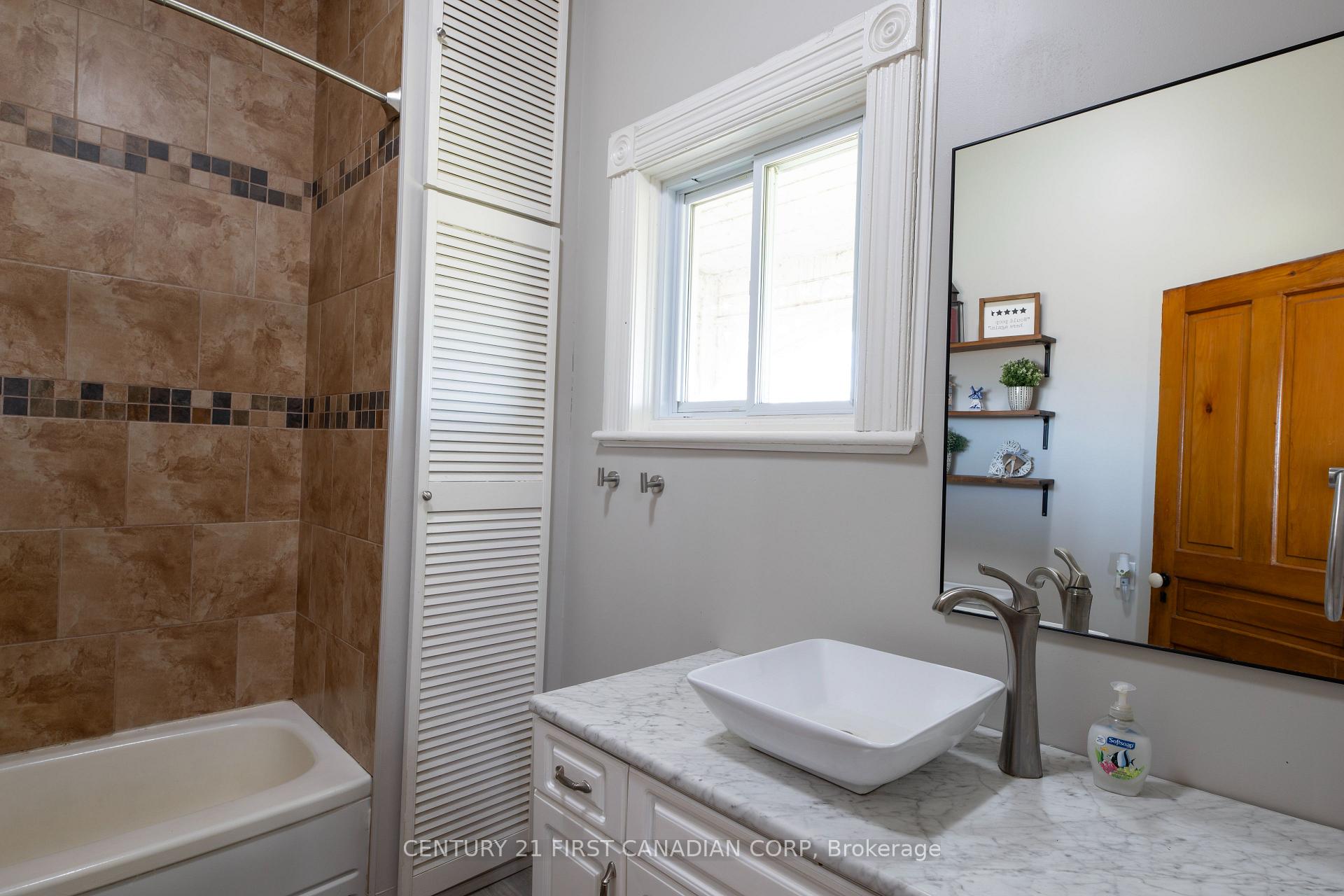 Photo 17 of 30159 Centre DR Road, Adelaide Metcalfe, Rural Adelaide Metcalfe — HOMEH