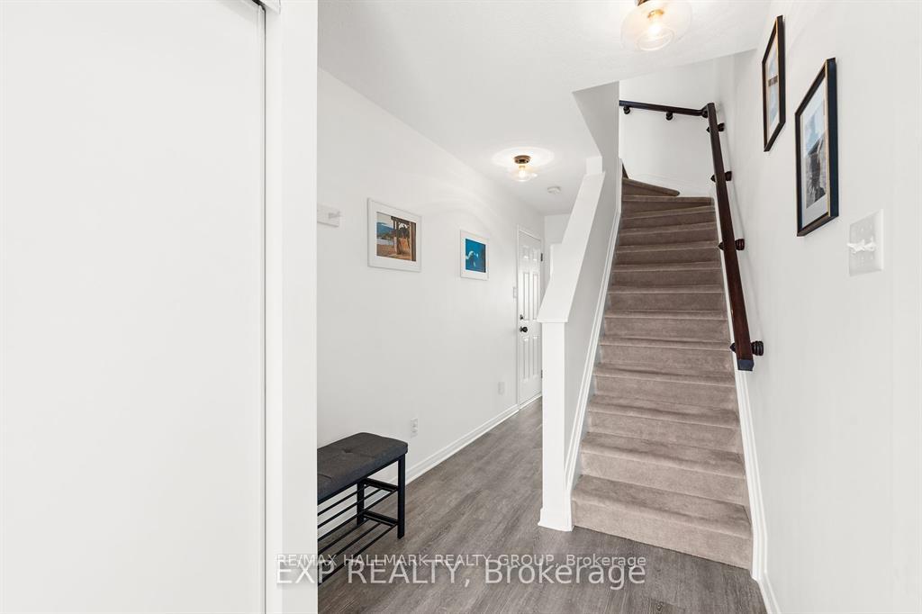Photo 10 of 517 Simran Private, Ottawa, Barrhaven - Cedargrove/Fraserdale — HOMEH