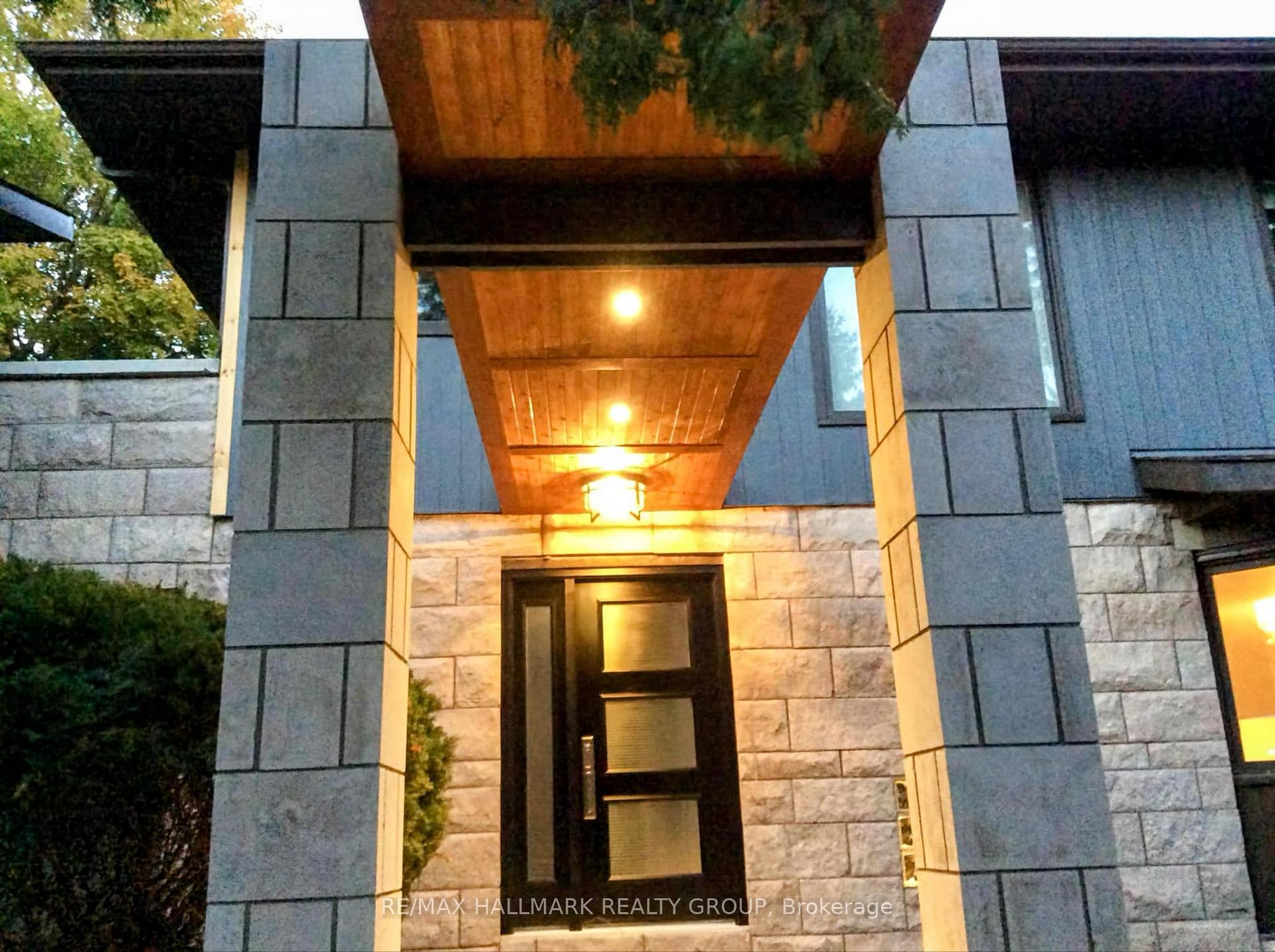 Photo 3 of 1 Davidson Drive, Ottawa, Rothwell Heights — HOMEH