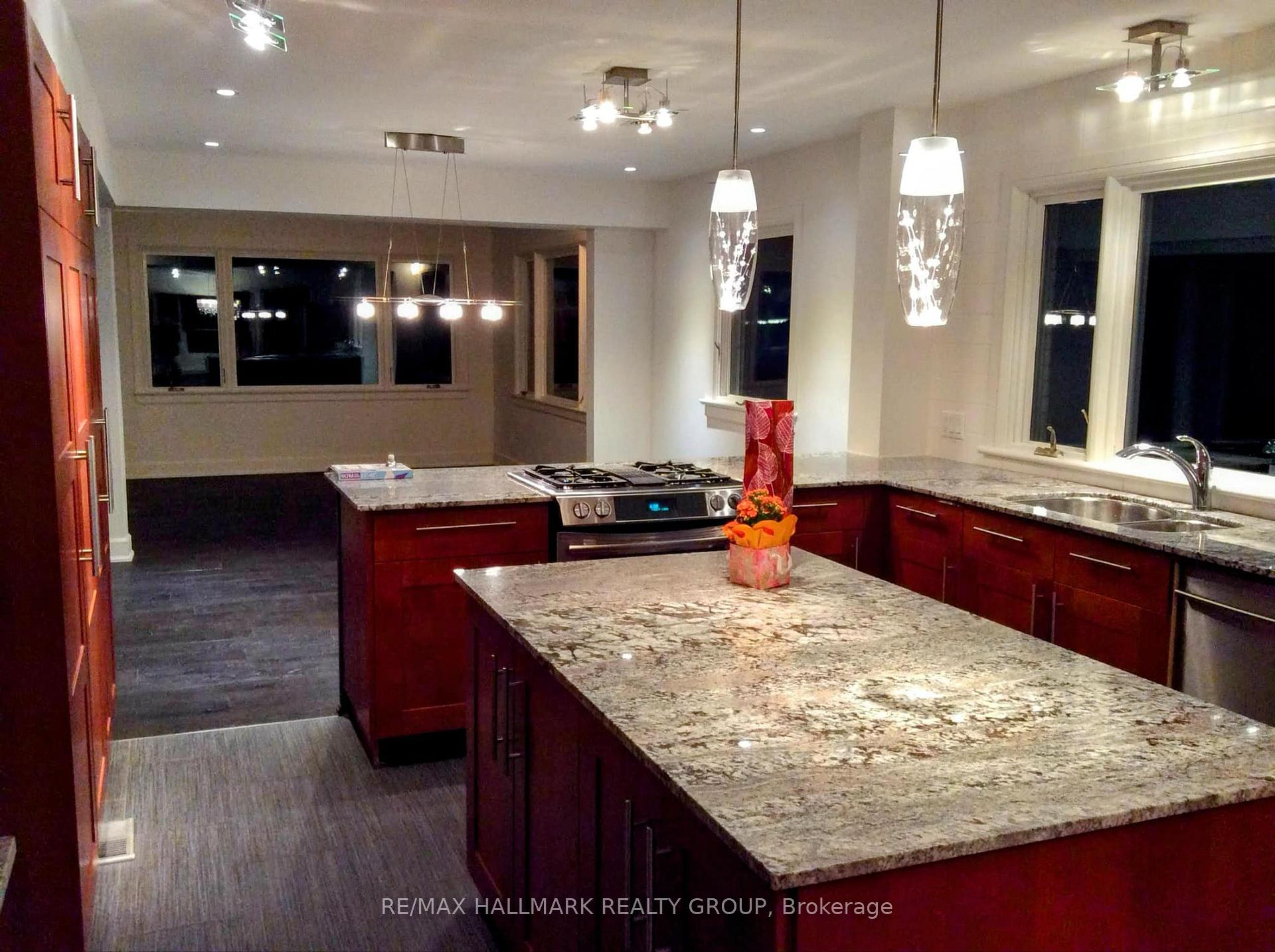 Photo 4 of 1 Davidson Drive, Ottawa, Rothwell Heights — HOMEH