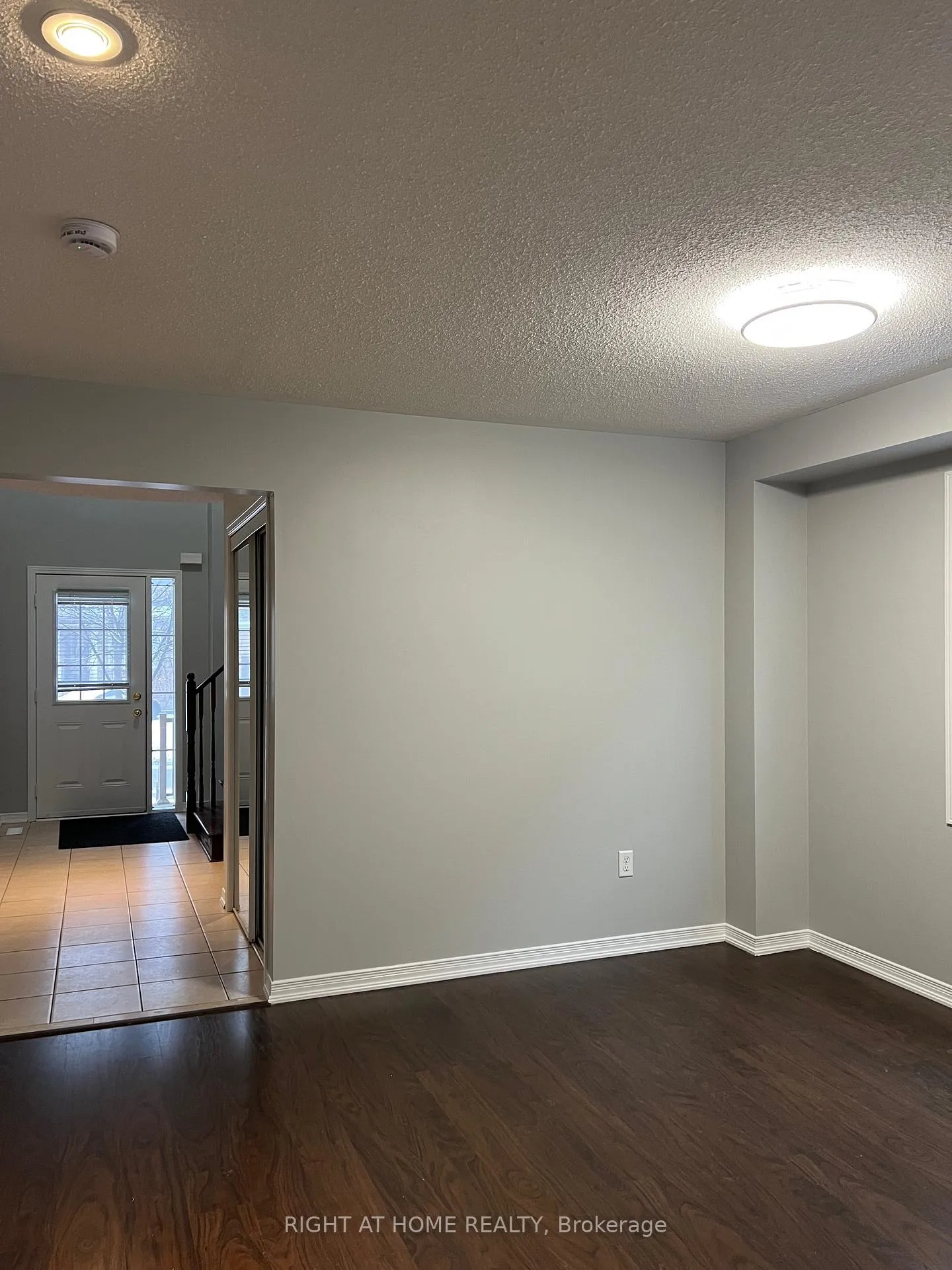 Photo 3 of 385 Conover Avenue, Aurora, Bayview Northeast — HOMEH