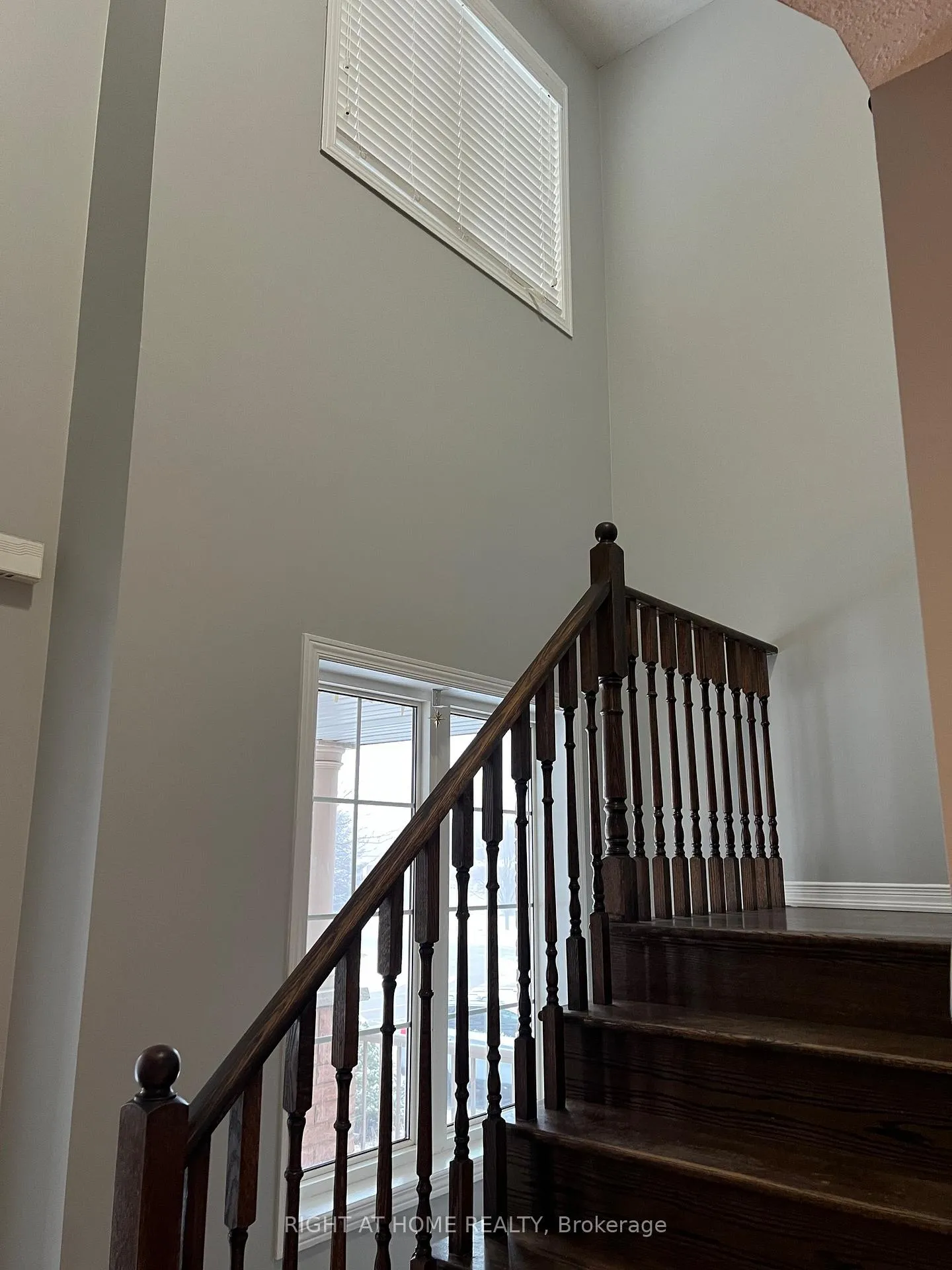 Photo 4 of 385 Conover Avenue, Aurora, Bayview Northeast — HOMEH