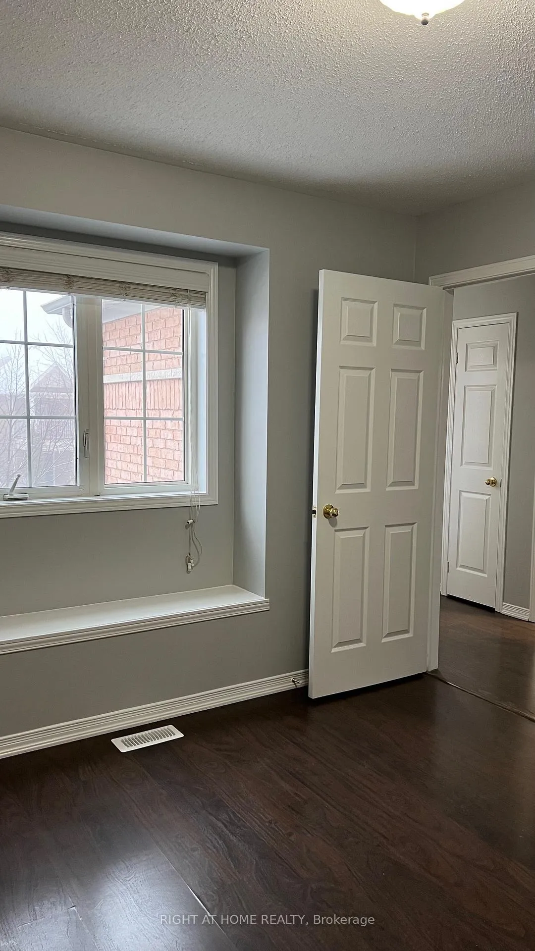 Photo 7 of 385 Conover Avenue, Aurora, Bayview Northeast — HOMEH