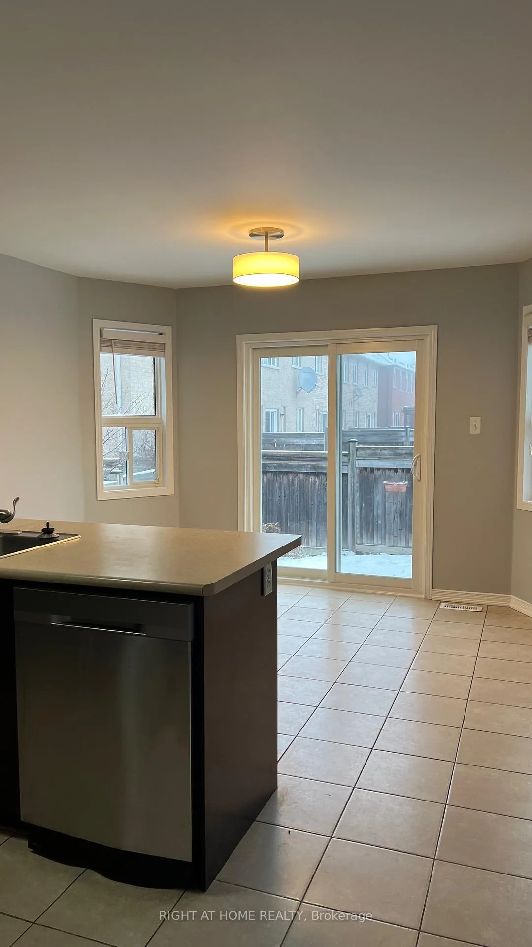Photo 15 of 385 Conover Avenue, Aurora, Bayview Northeast — HOMEH