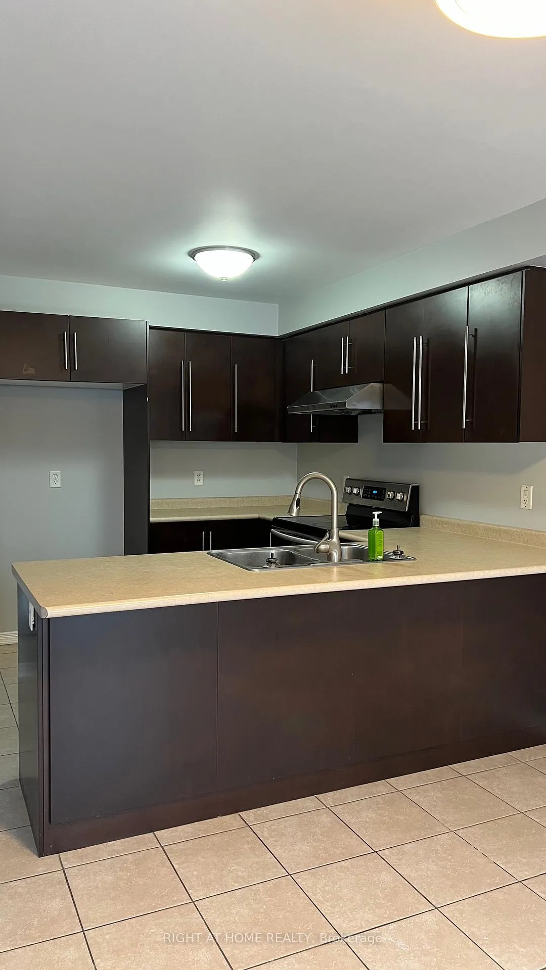 Photo 16 of 385 Conover Avenue, Aurora, Bayview Northeast — HOMEH