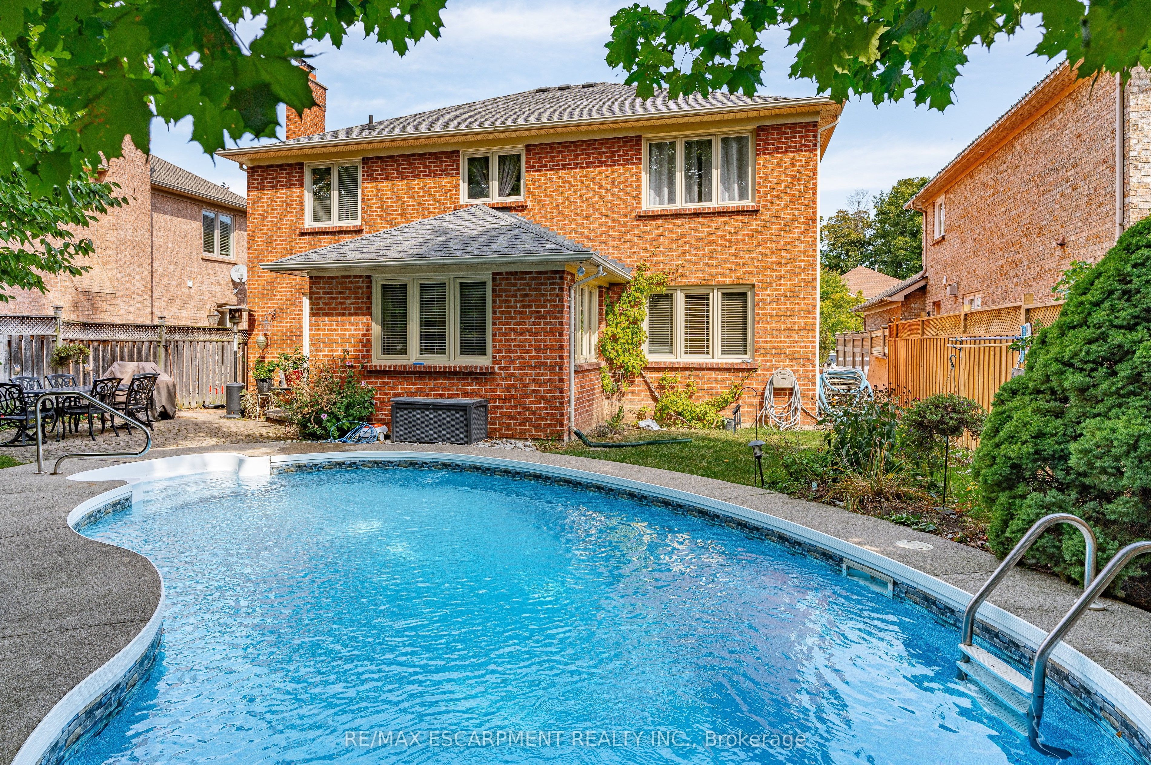 Photo 66 of 2068 Pipers Court, Burlington, Rose — HOMEH