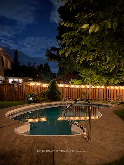 Photo 70 of 2068 Pipers Court, Burlington, Rose — HOMEH